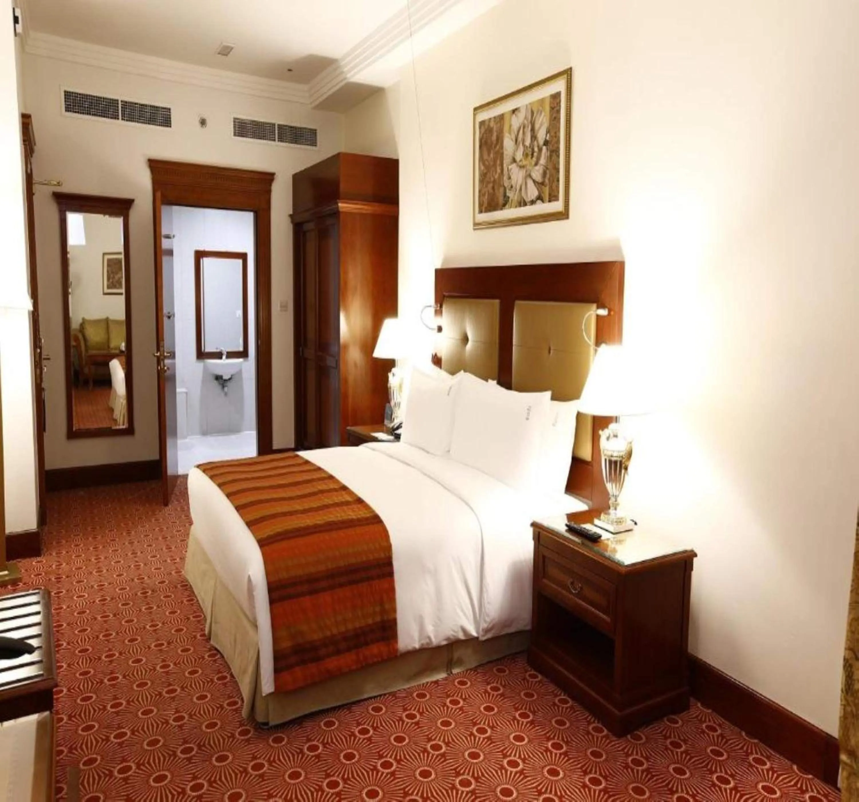 Photo of the whole room, Bed in Sunday Hotel Holiday international Dubai