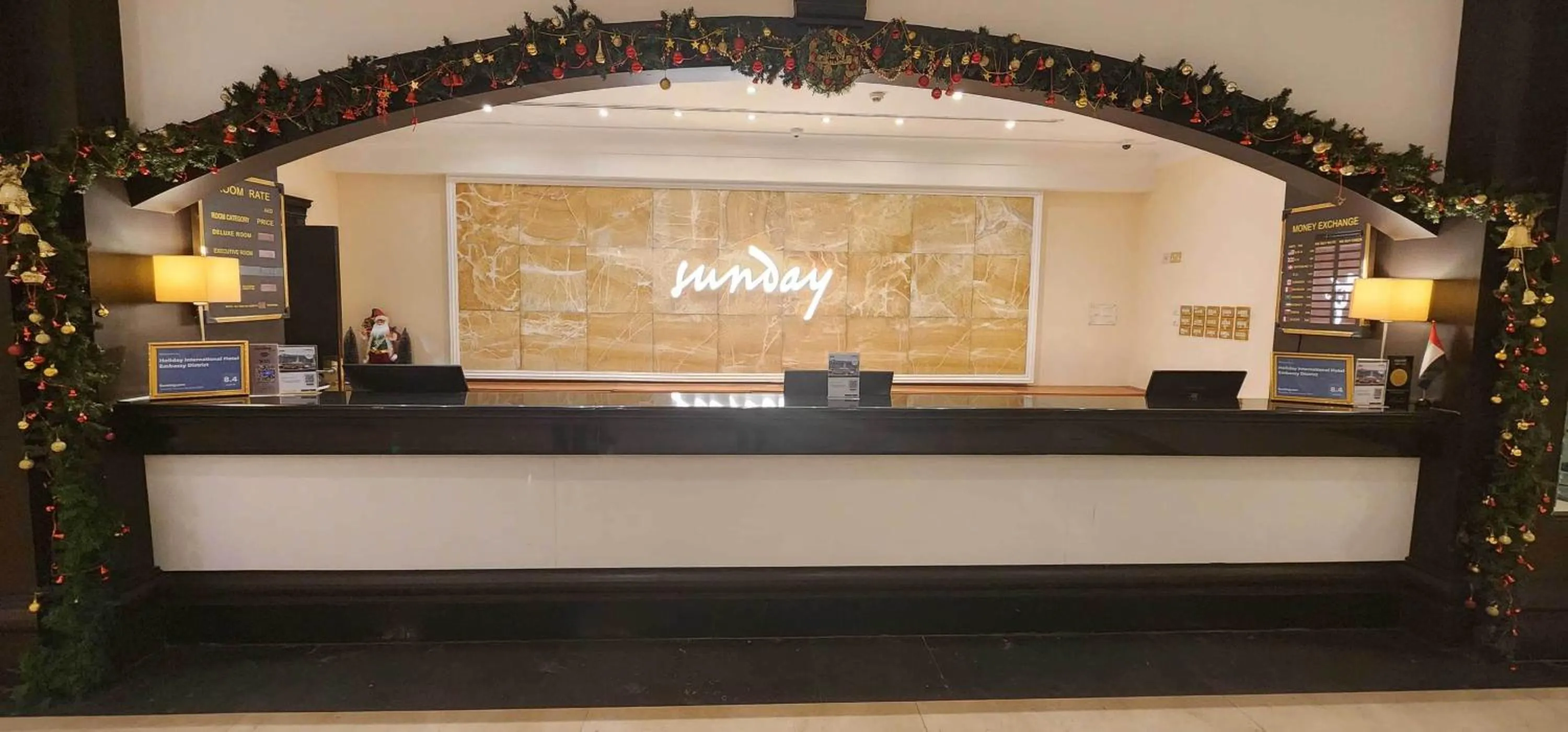 Lobby or reception in Sunday Hotel Holiday international Dubai