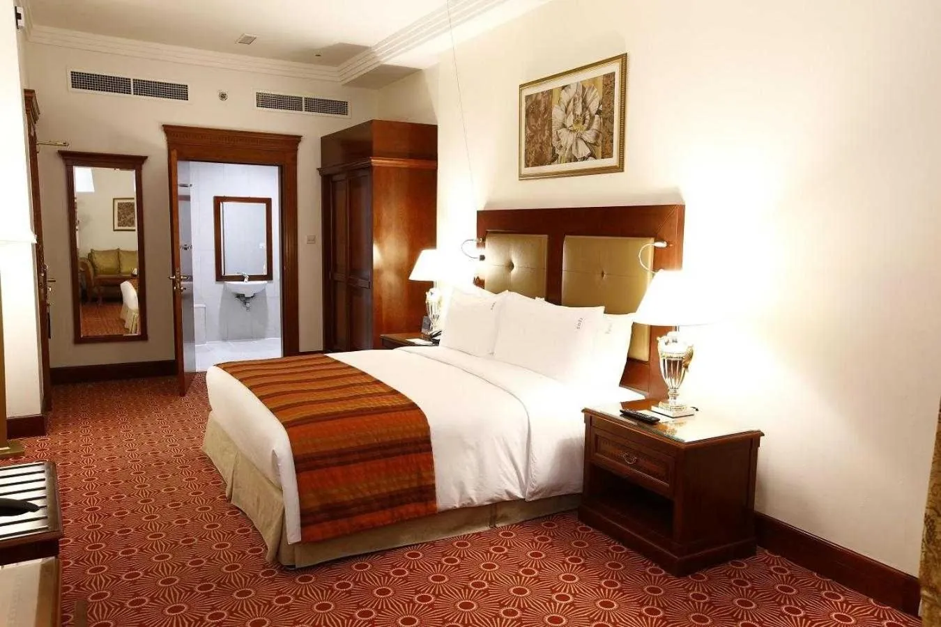 Bedroom, Bed in Sunday Hotel Holiday international Dubai