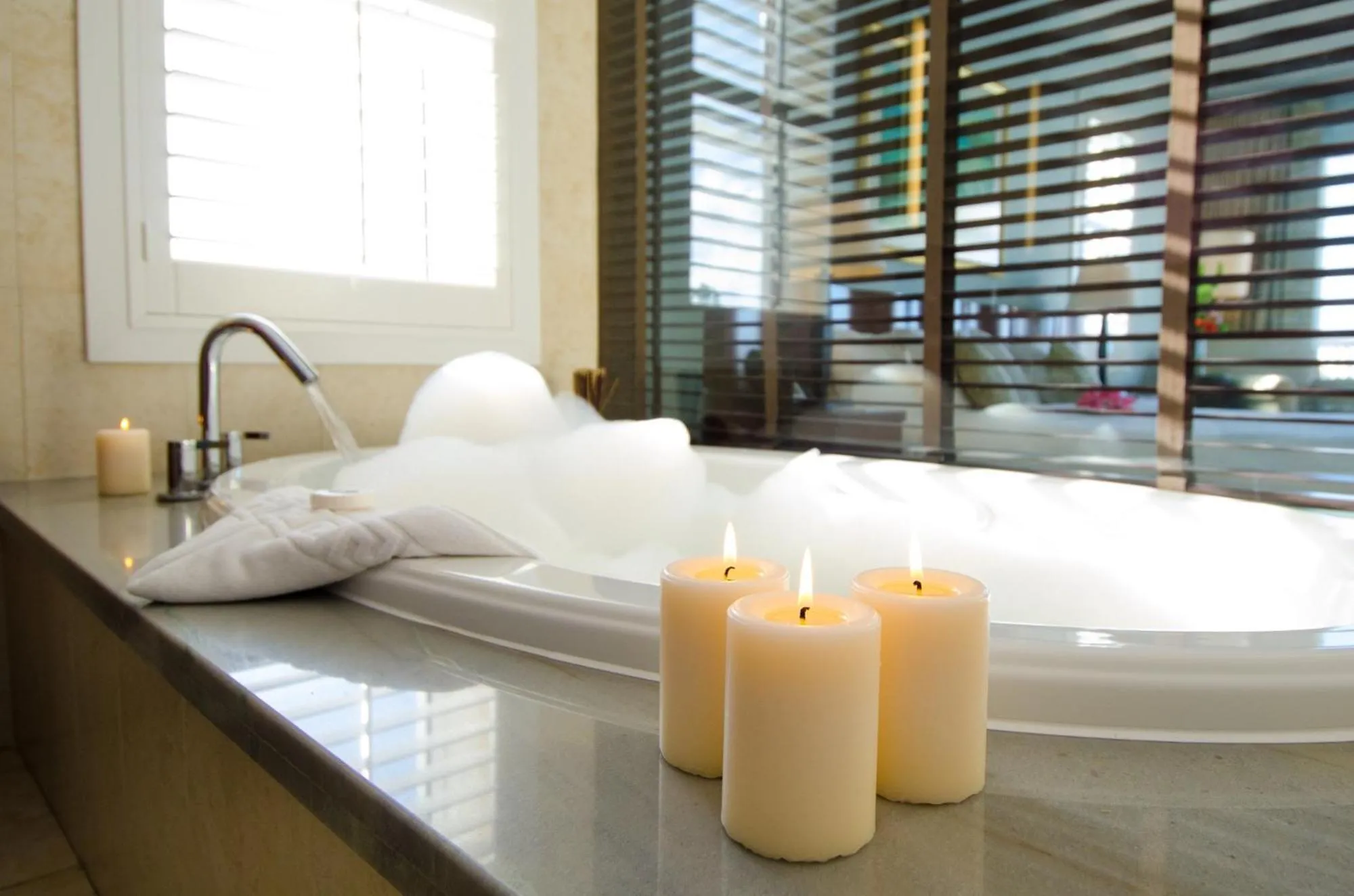 Bathroom, Bed in Newstead Belmont Hills Golf Resort & Spa