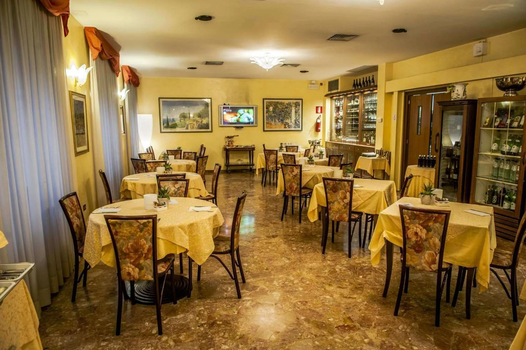 Restaurant/places to eat in Nuovo Albergo