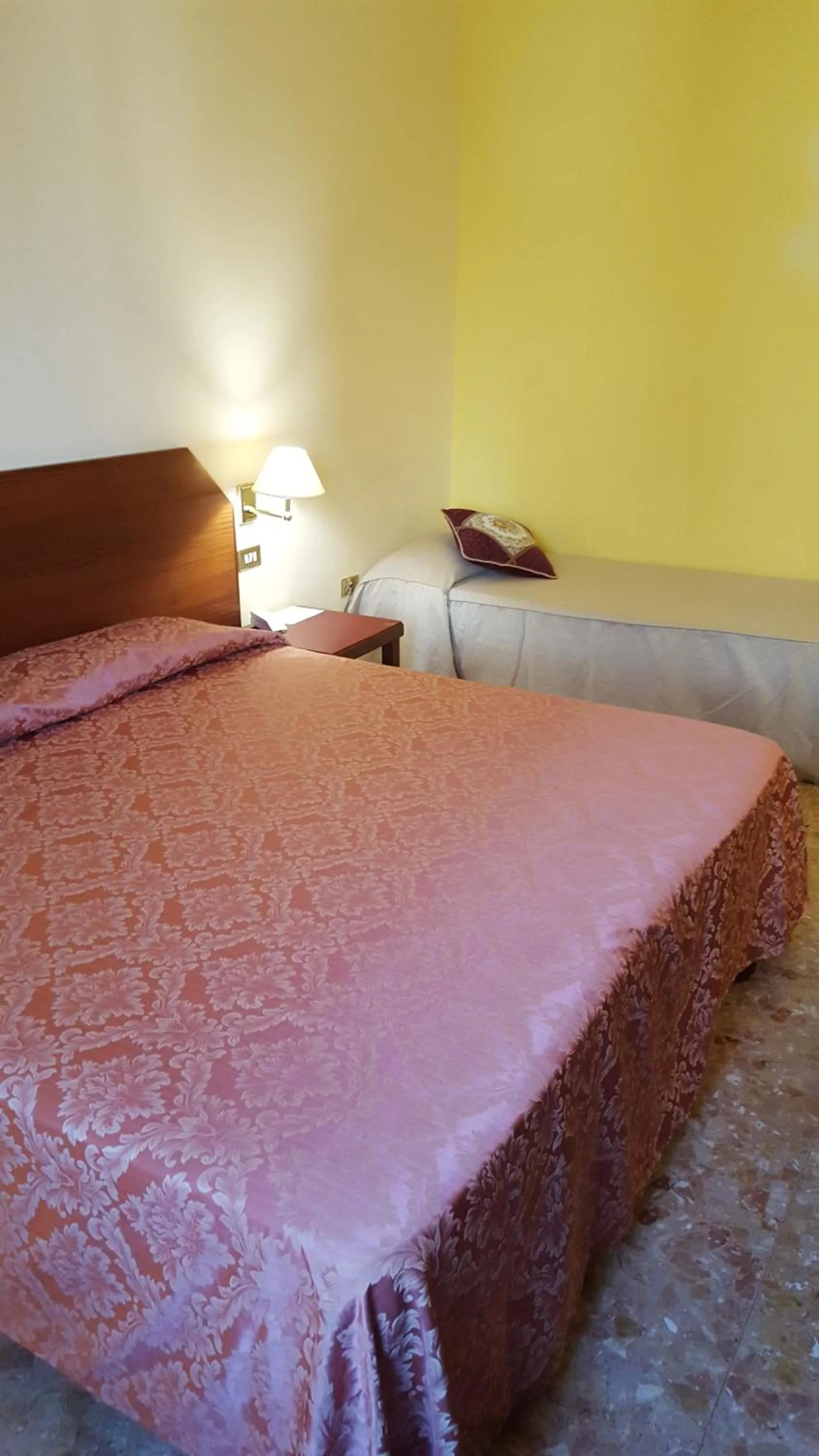 Photo of the whole room, Bed in Nuovo Albergo