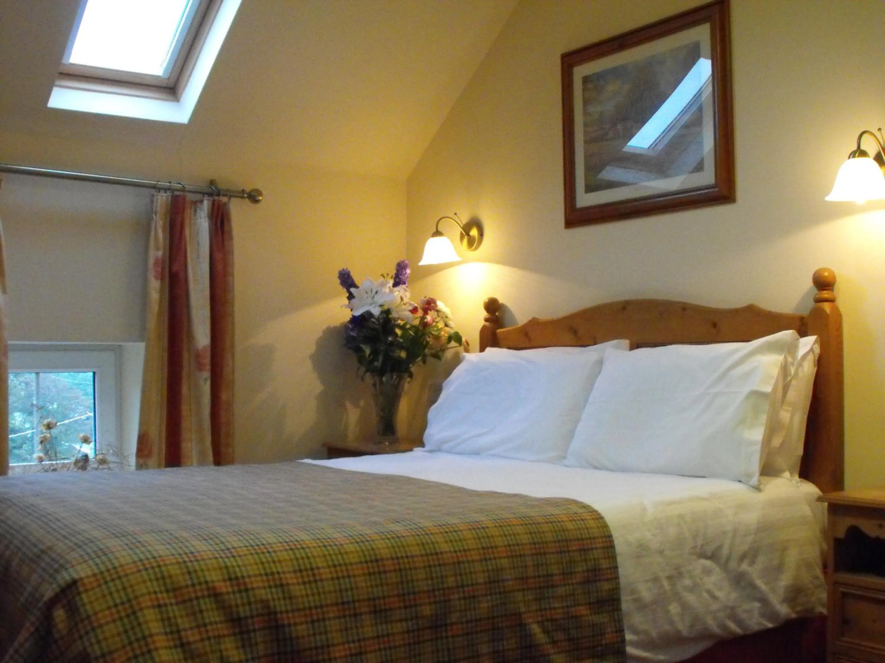 Photo of the whole room, Bed in The Anvil Bar B&B