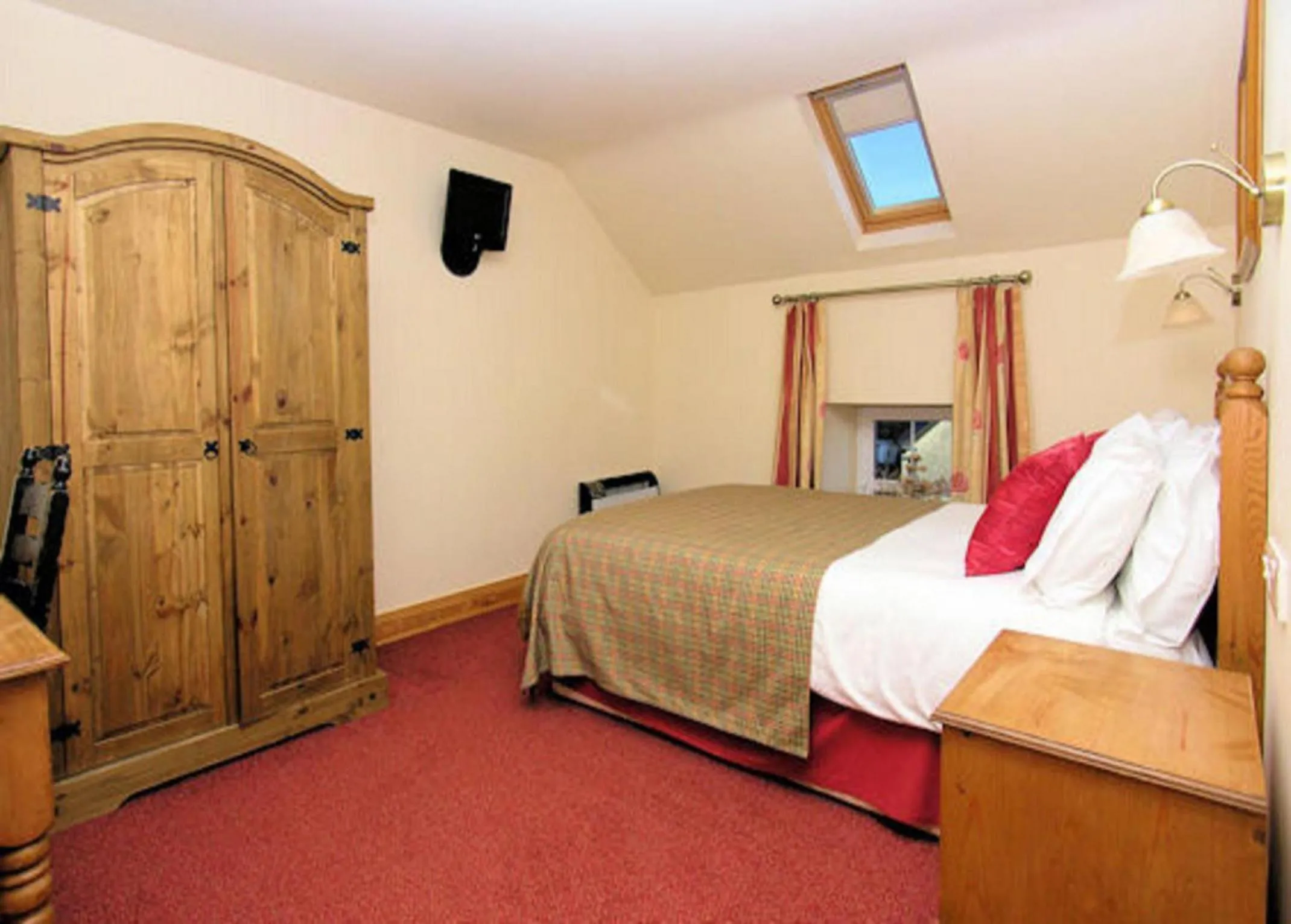 Photo of the whole room, Bed in The Anvil Bar B&B