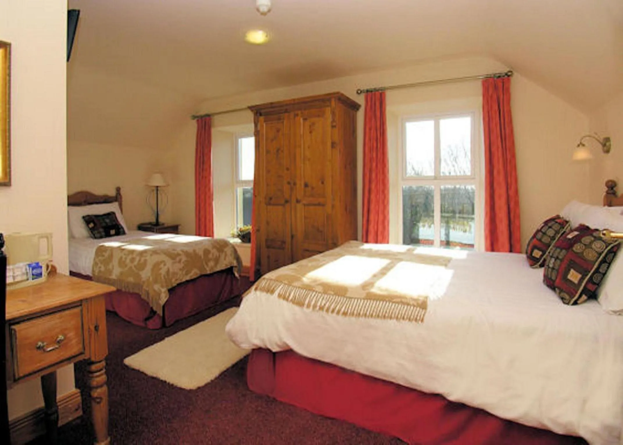 Photo of the whole room, Bed in The Anvil Bar B&B