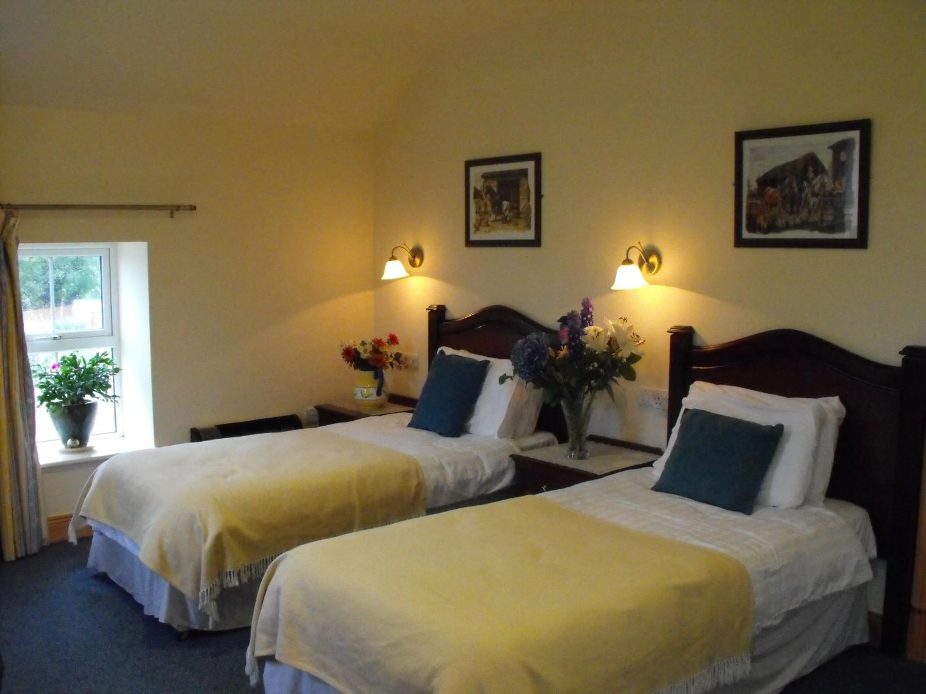 Photo of the whole room, Bed in The Anvil Bar B&B
