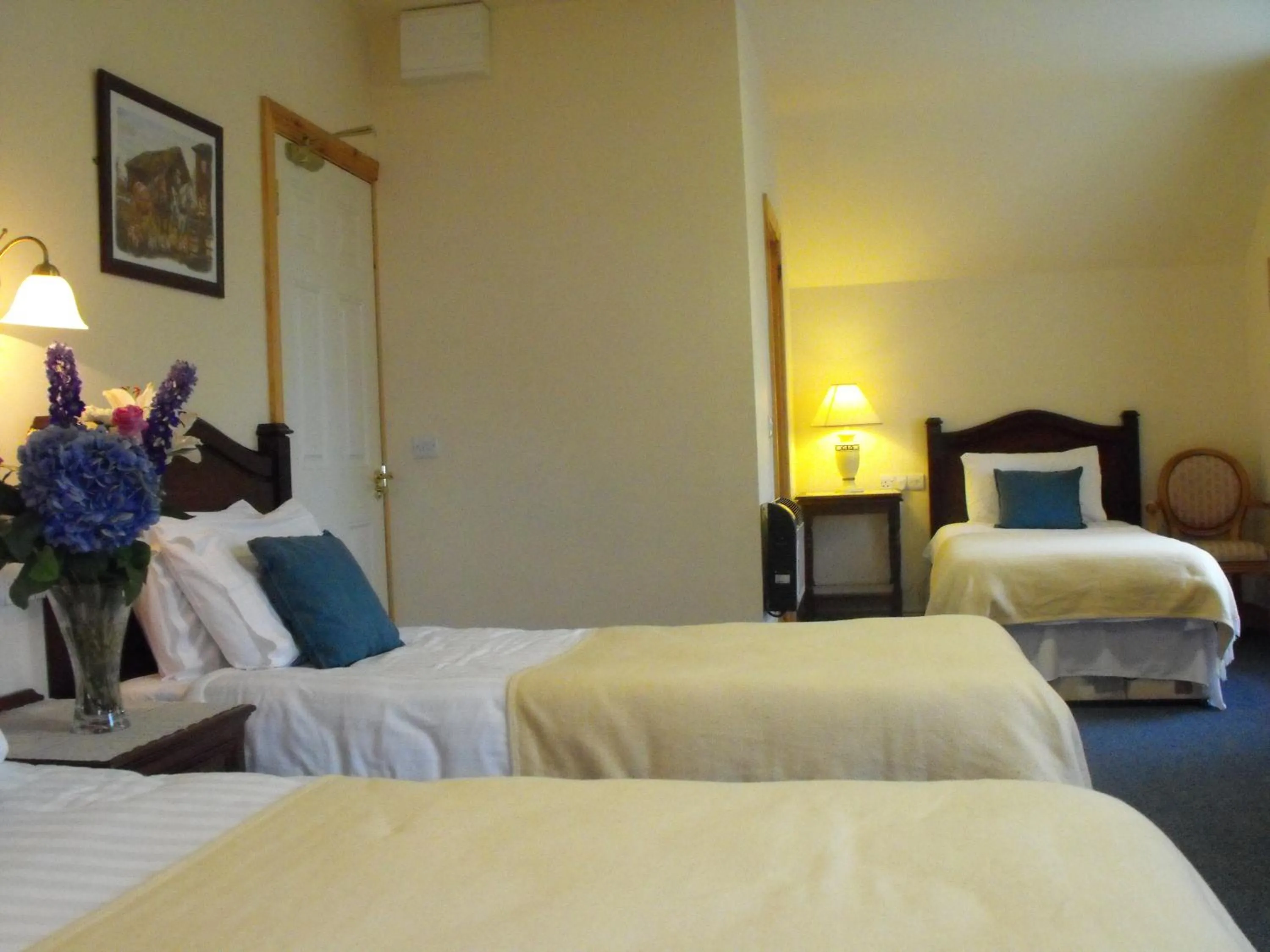 Photo of the whole room, Bed in The Anvil Bar B&B