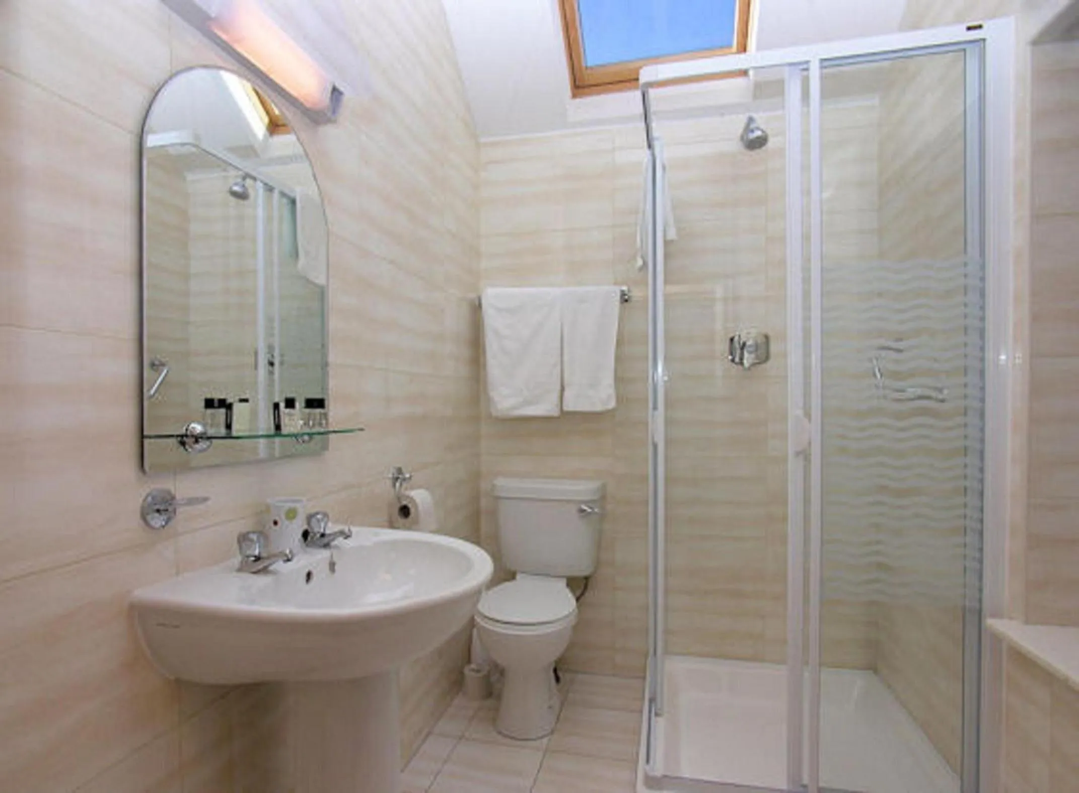 Bathroom in The Anvil Bar B&B