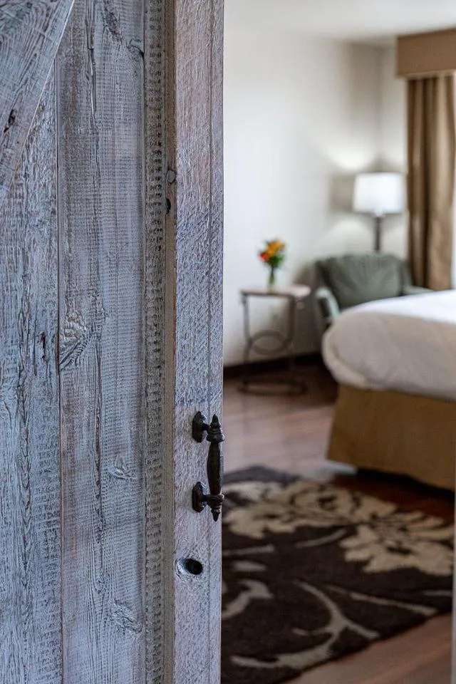 Bed in Jefferson Street Inn