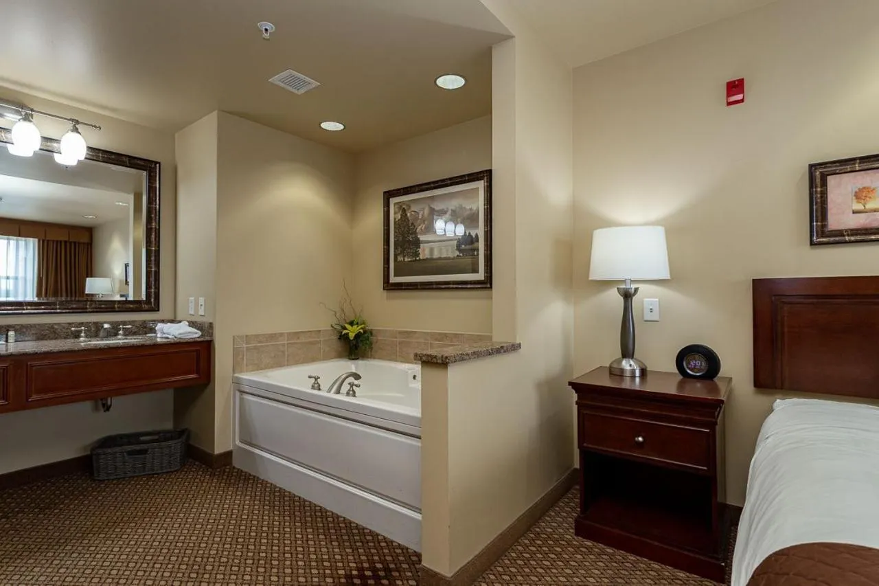 Bed in Jefferson Street Inn