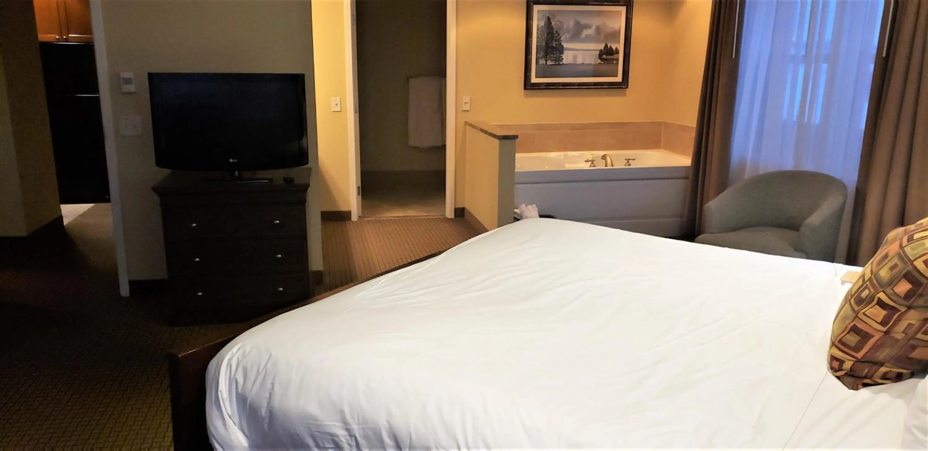 Bed in Jefferson Street Inn