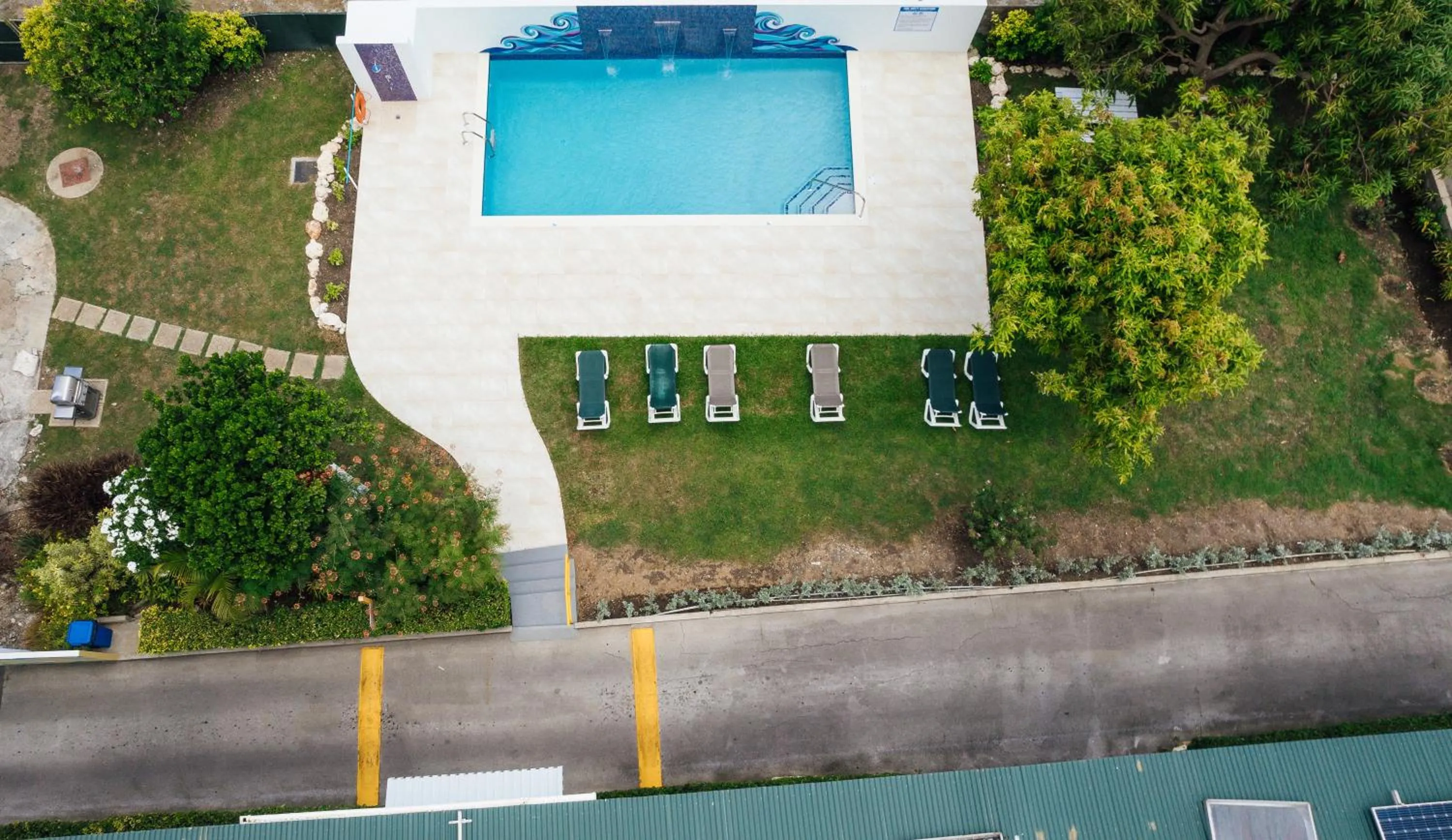 Swimming pool in Adulo Apartments