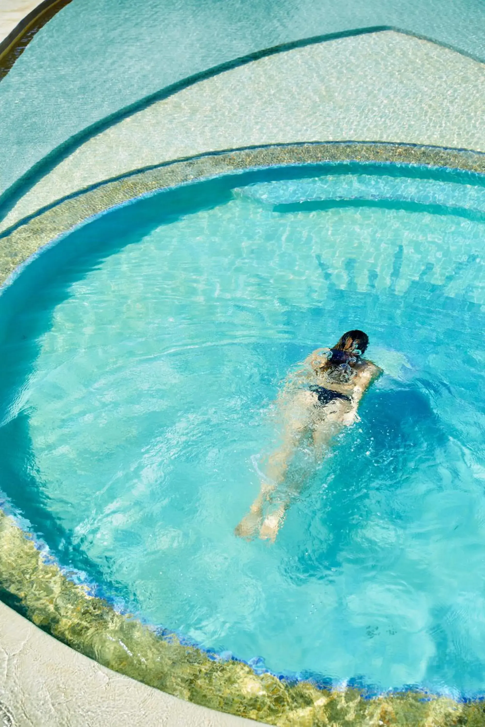 Swimming pool in GoldenEye Swimming pool in GoldenEye