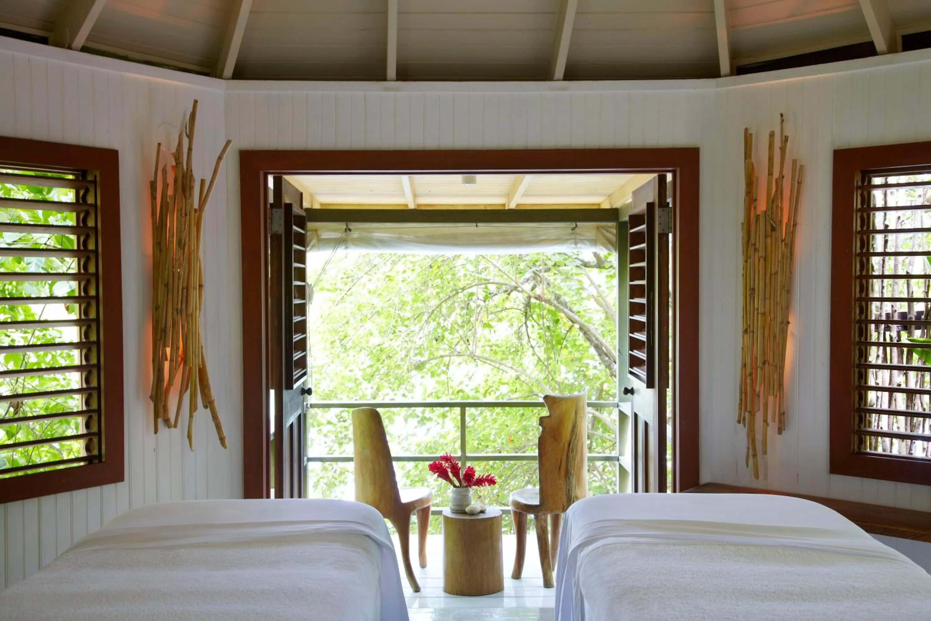 Massage, Bed in GoldenEye