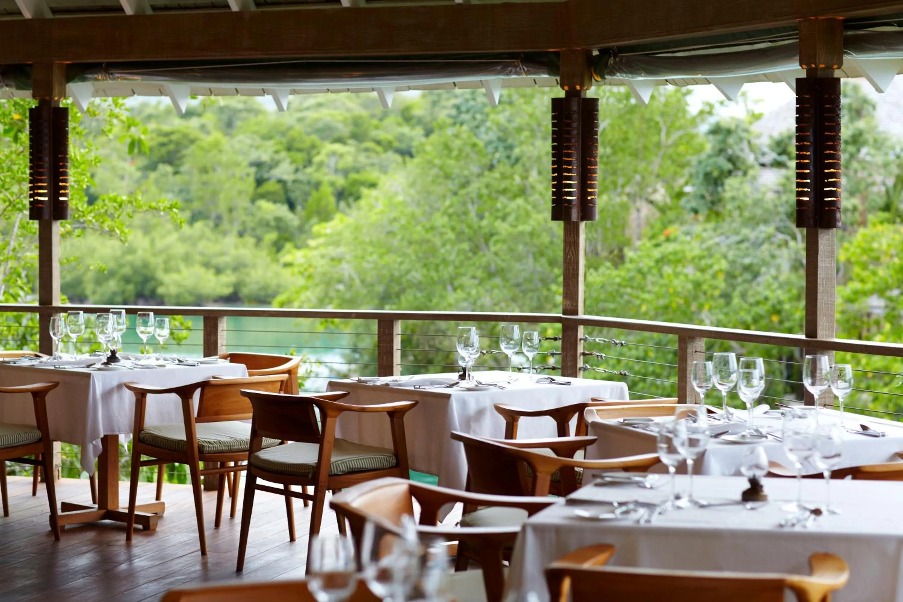 Restaurant/places to eat in GoldenEye