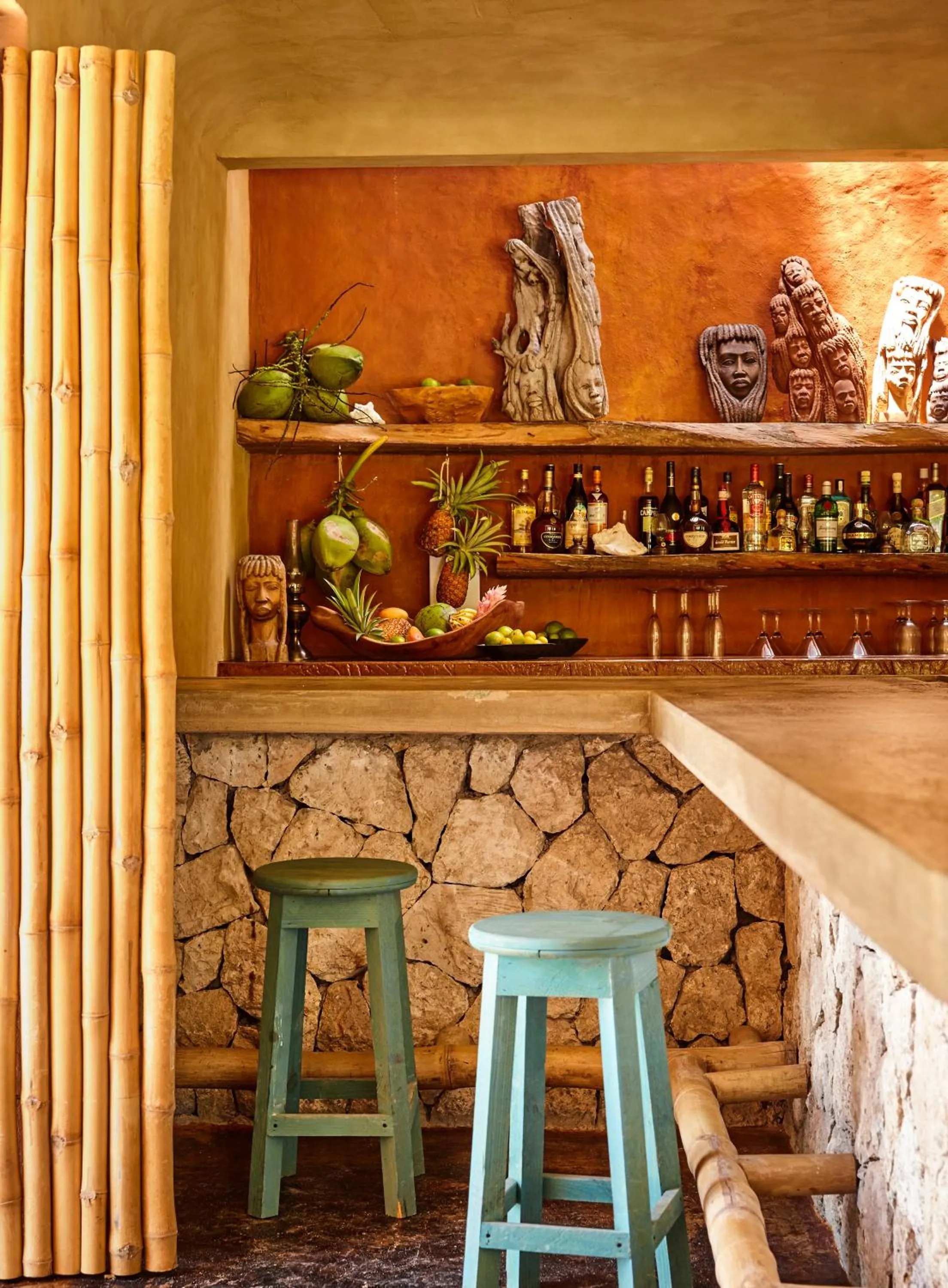 Restaurant/places to eat in GoldenEye