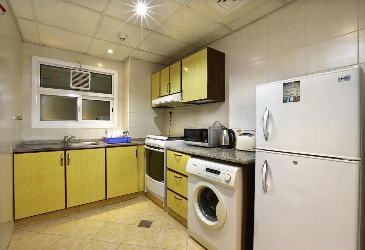 Kitchen or kitchenette in Al Hayat Hotel Suites