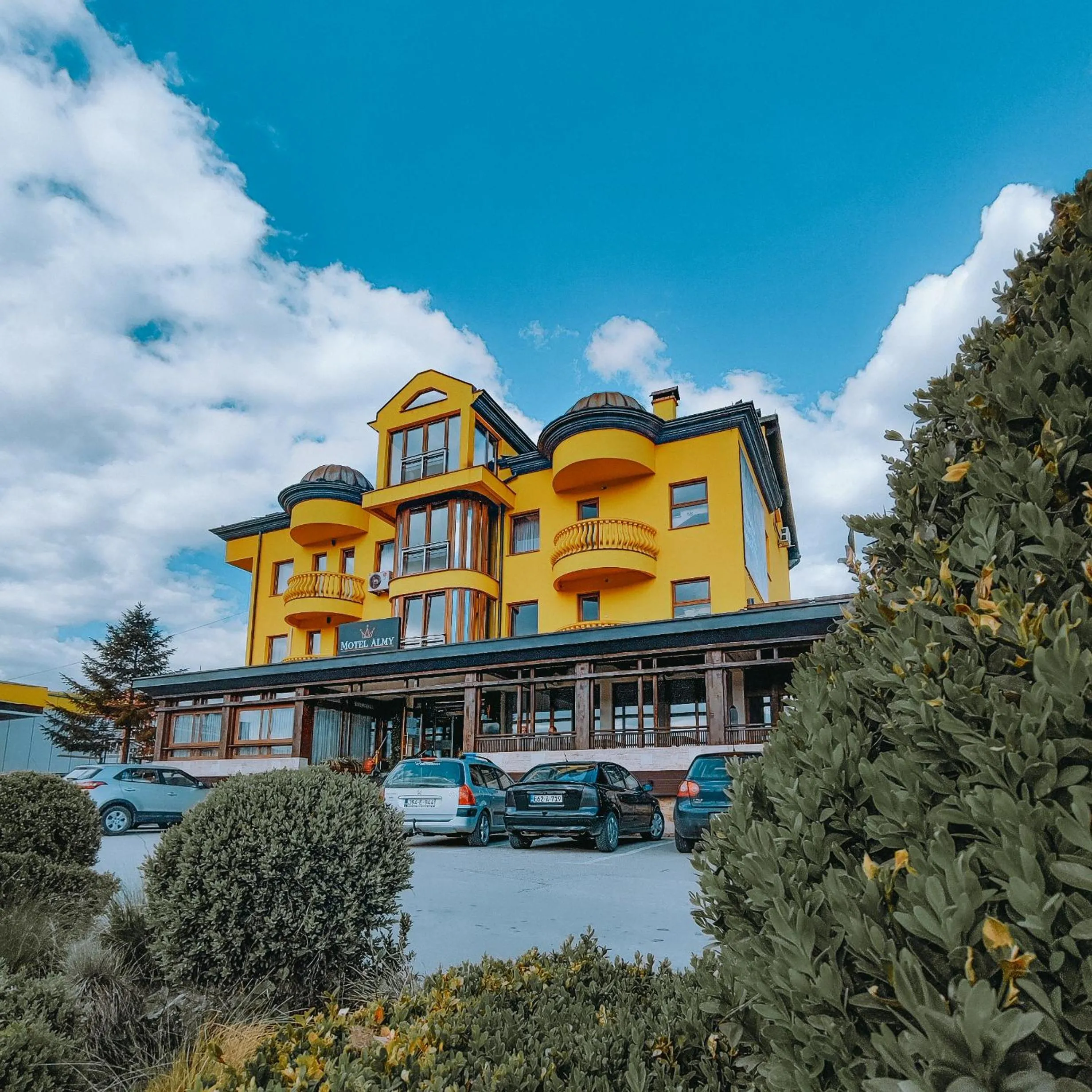 Motel West