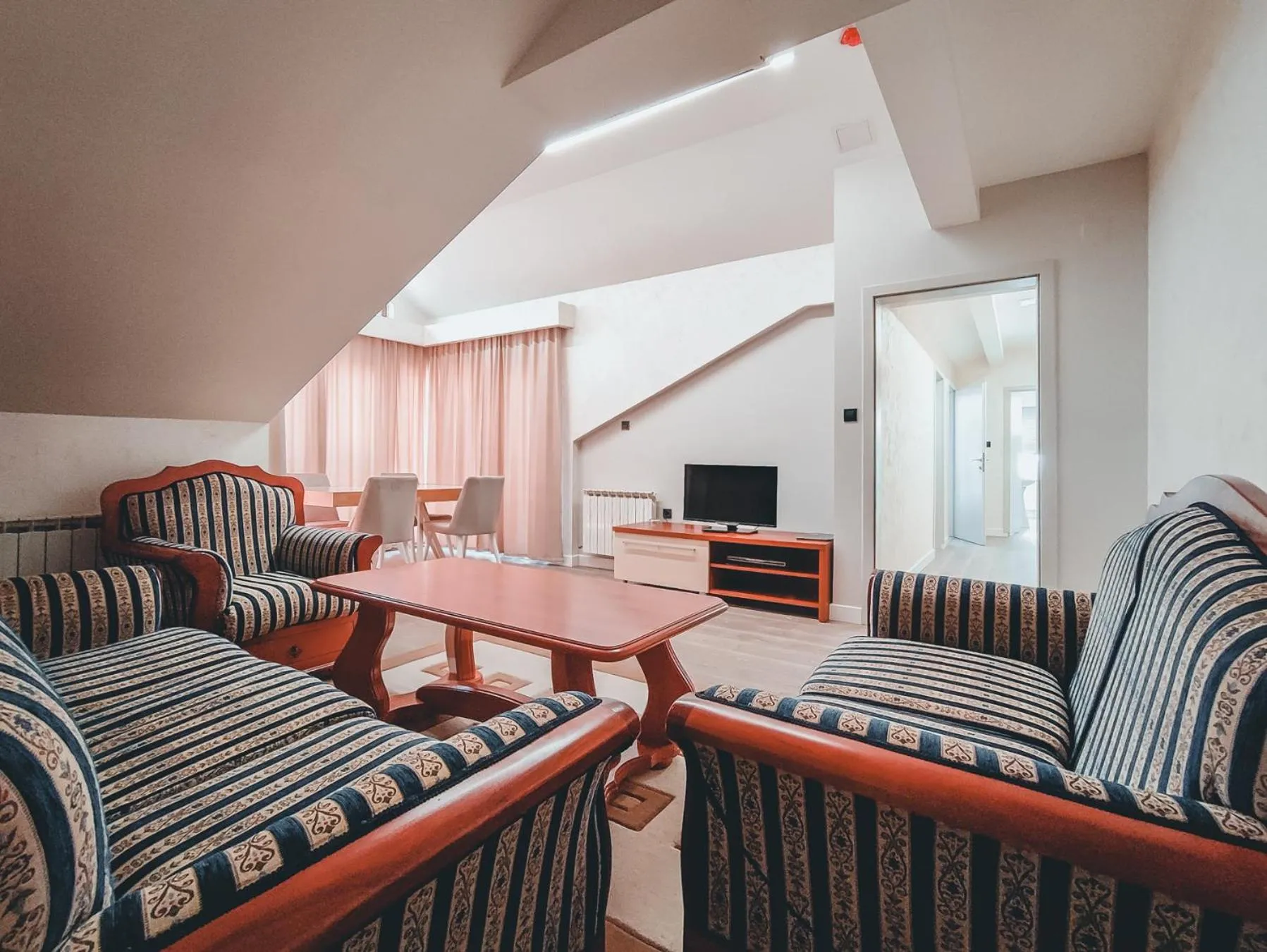 One-Bedroom Apartment in Motel West