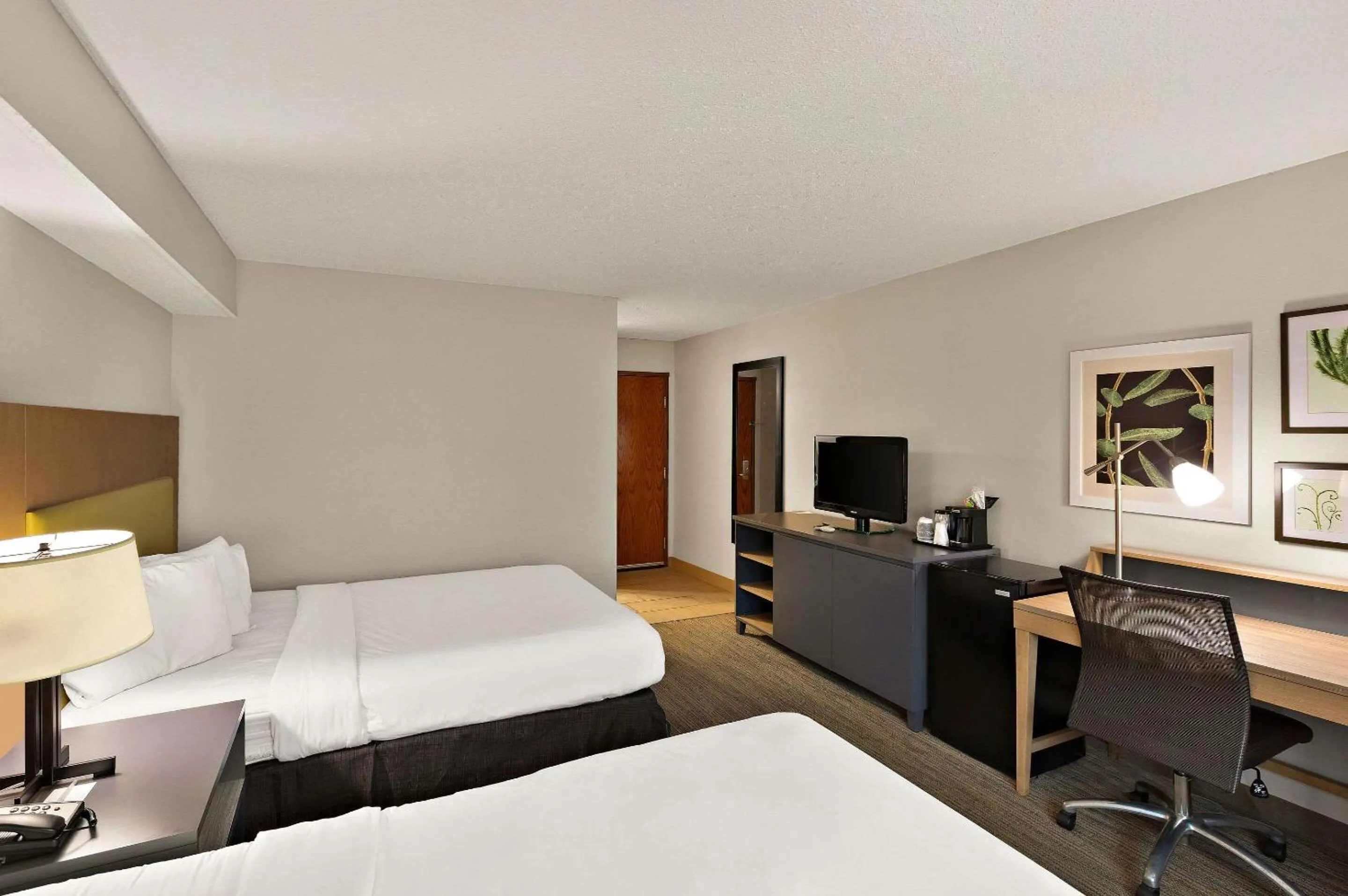 Bedroom, Bed in Country Inn & Suites by Radisson, Jonesborough-Johnson City West, TN