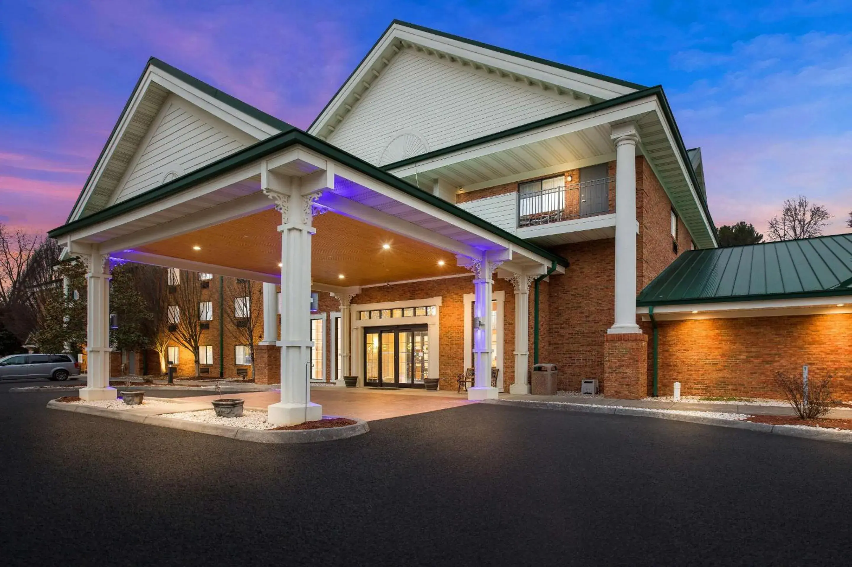 Property building in Country Inn & Suites by Radisson, Jonesborough-Johnson City West, TN Property building in Country Inn & Suites by Radisson, Jonesborough-Johnson City West, TN
