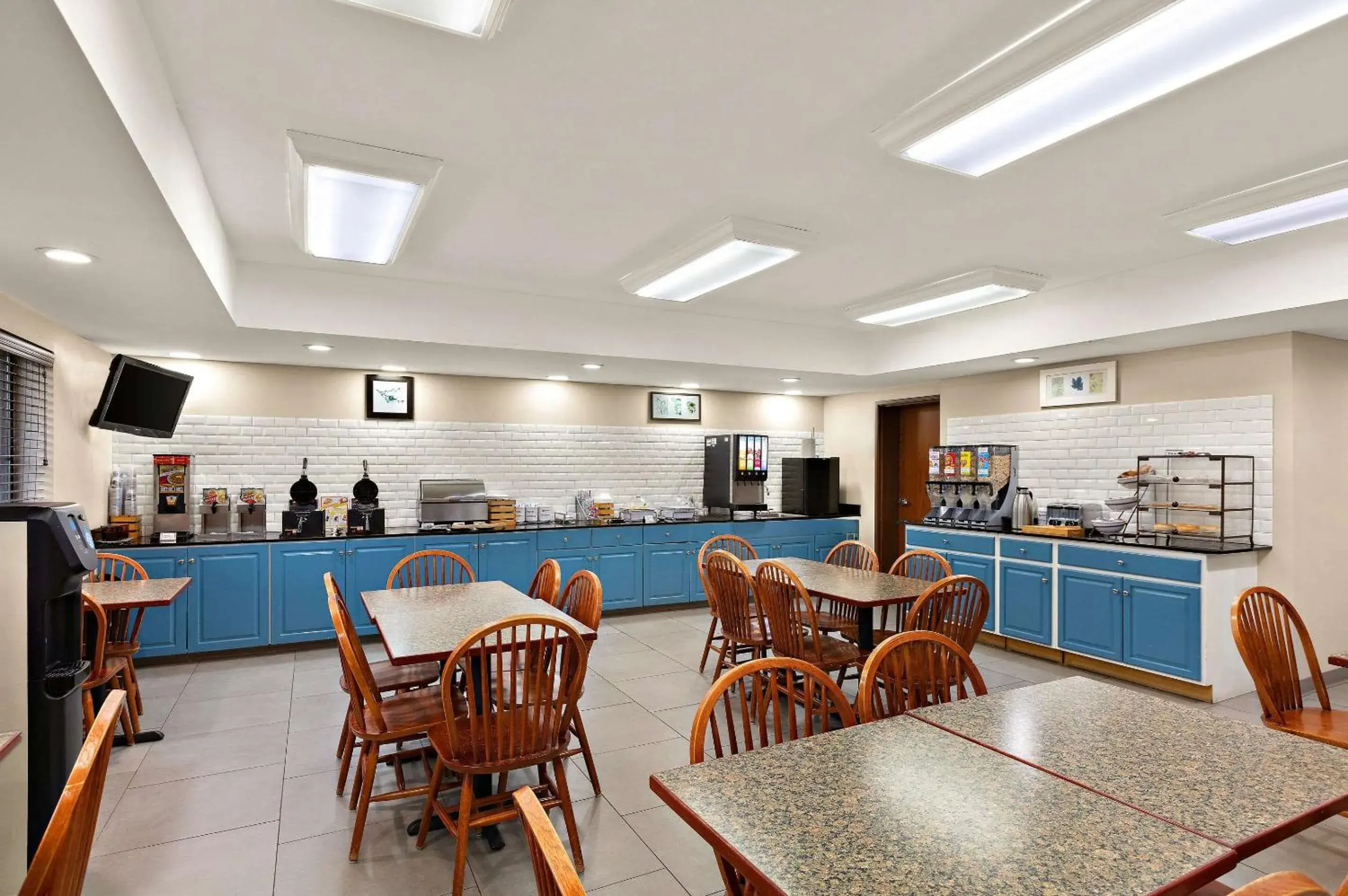 Breakfast in Country Inn & Suites by Radisson, Jonesborough-Johnson City West, TN Breakfast in Country Inn & Suites by Radisson, Jonesborough-Johnson City West, TN