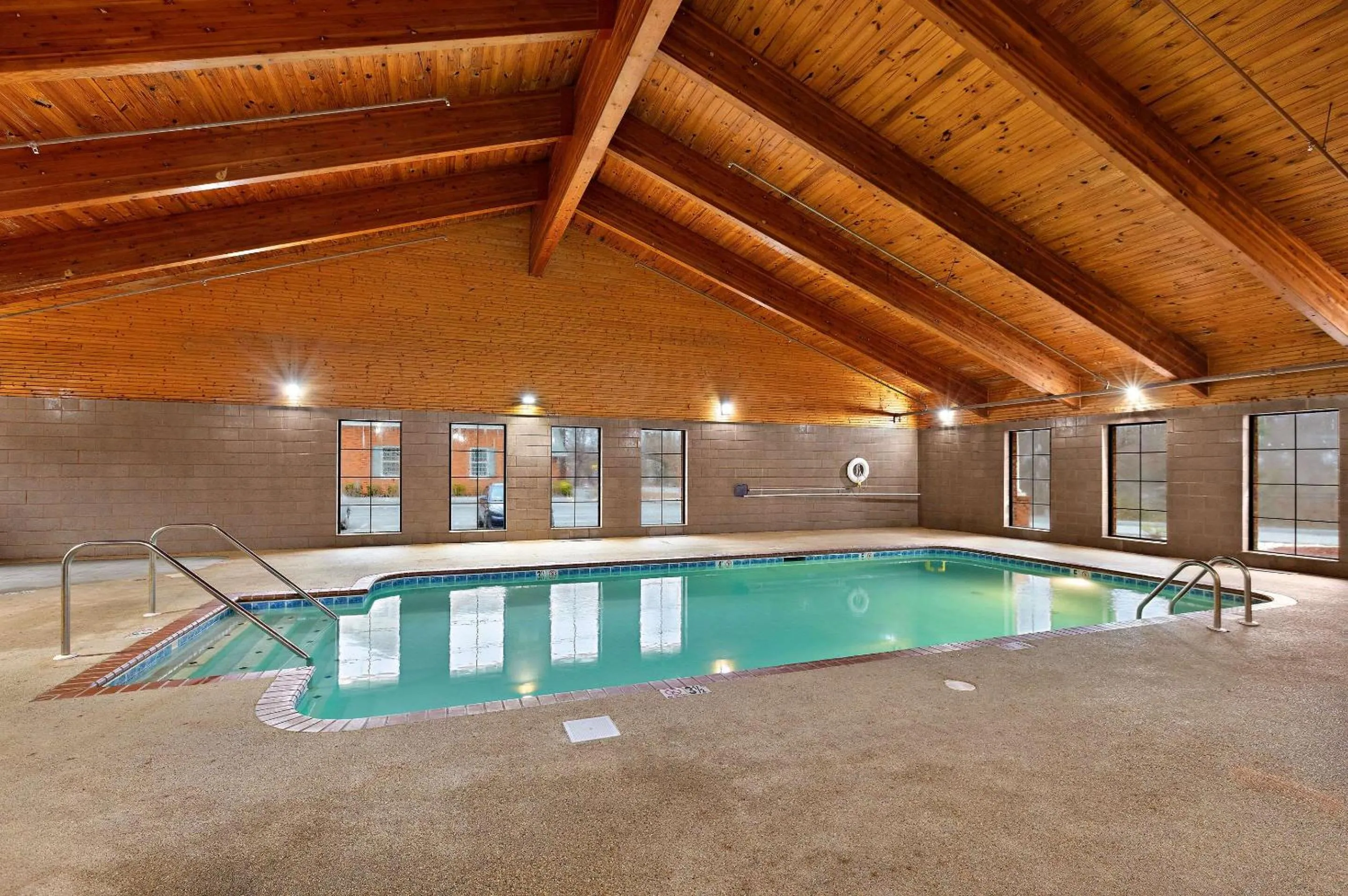 Swimming pool in Country Inn & Suites by Radisson, Jonesborough-Johnson City West, TN