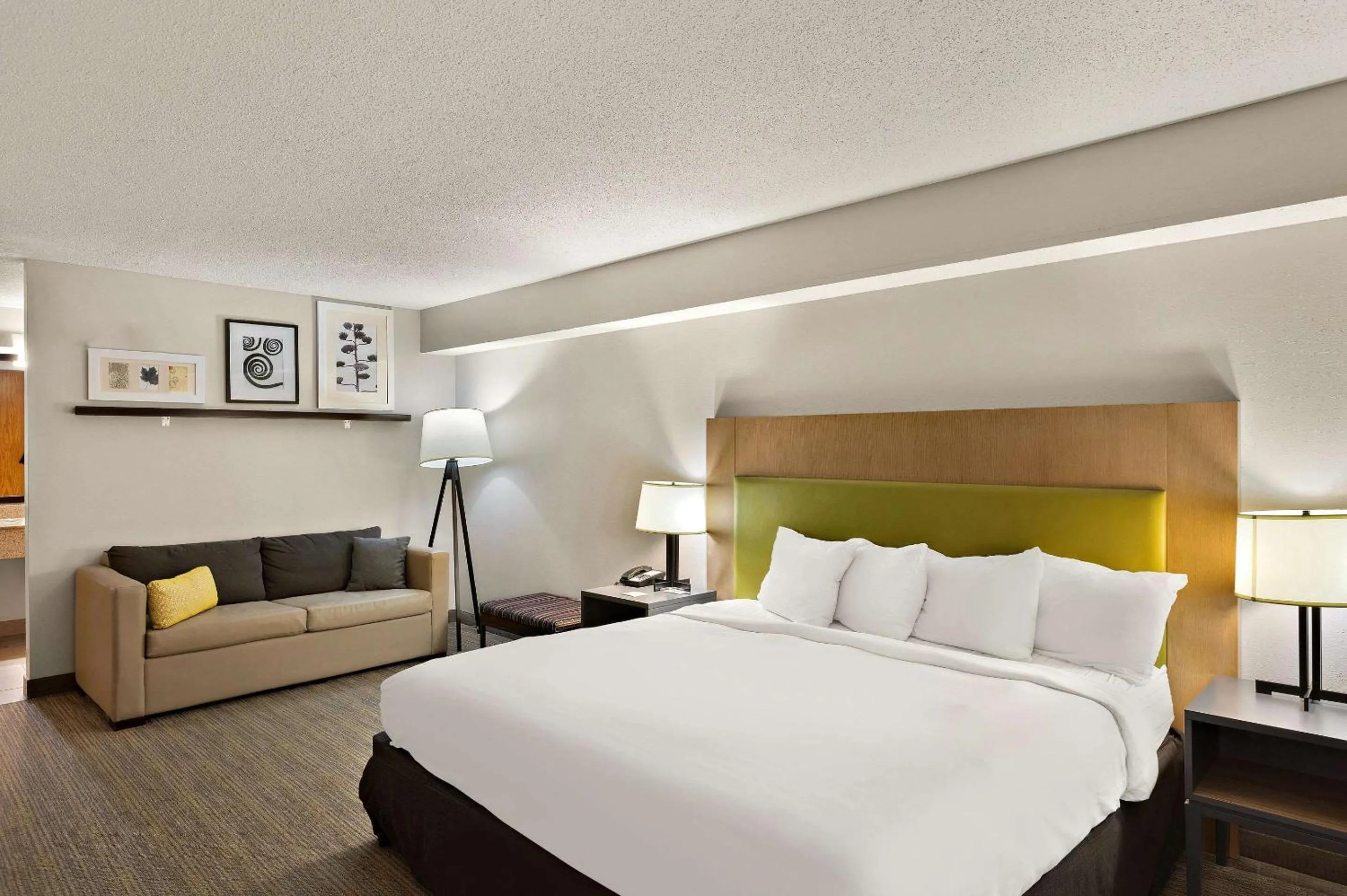 Bedroom, Bed in Country Inn & Suites by Radisson, Jonesborough-Johnson City West, TN