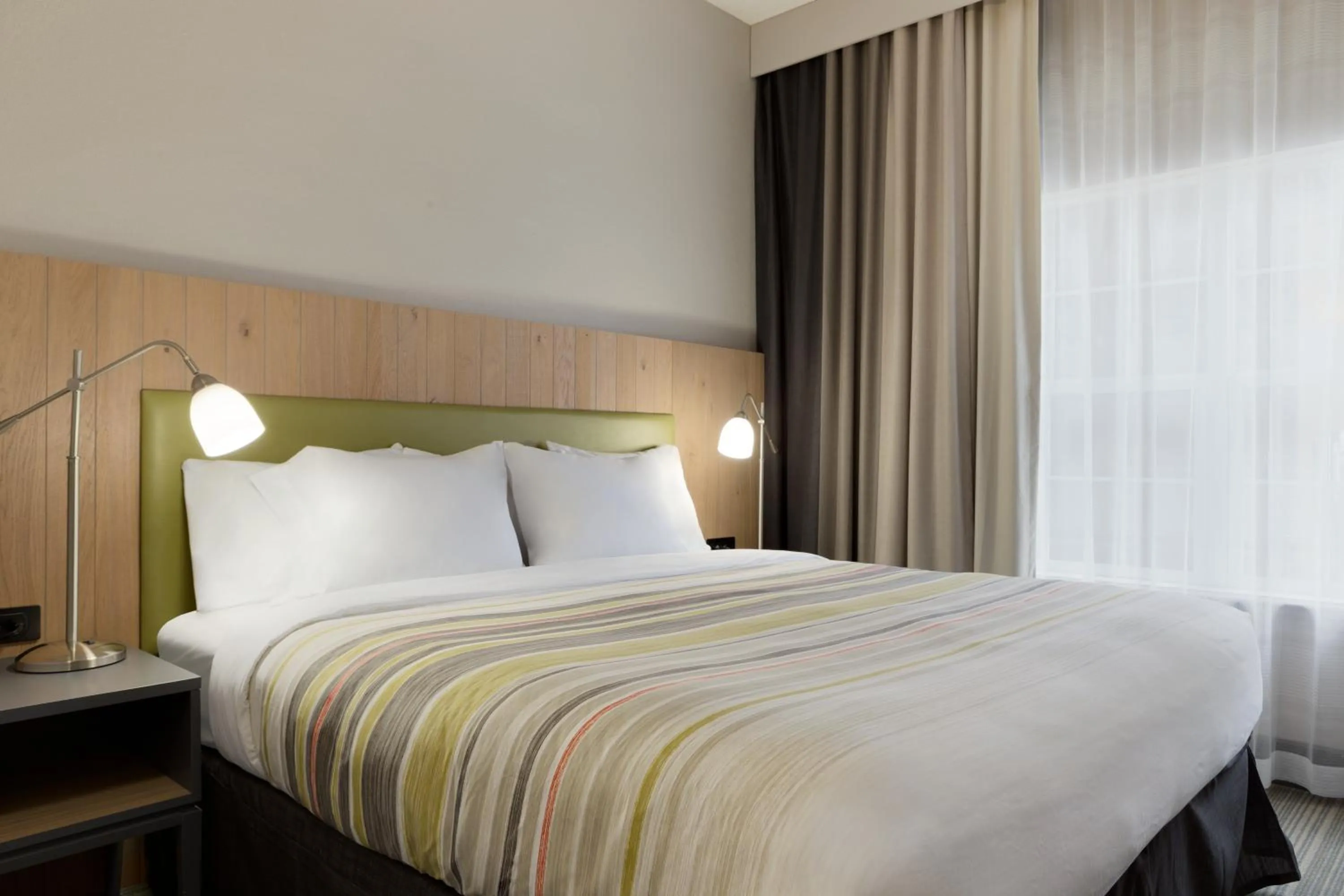 Bedroom, Bed in Country Inn & Suites by Radisson, Jackson, TN