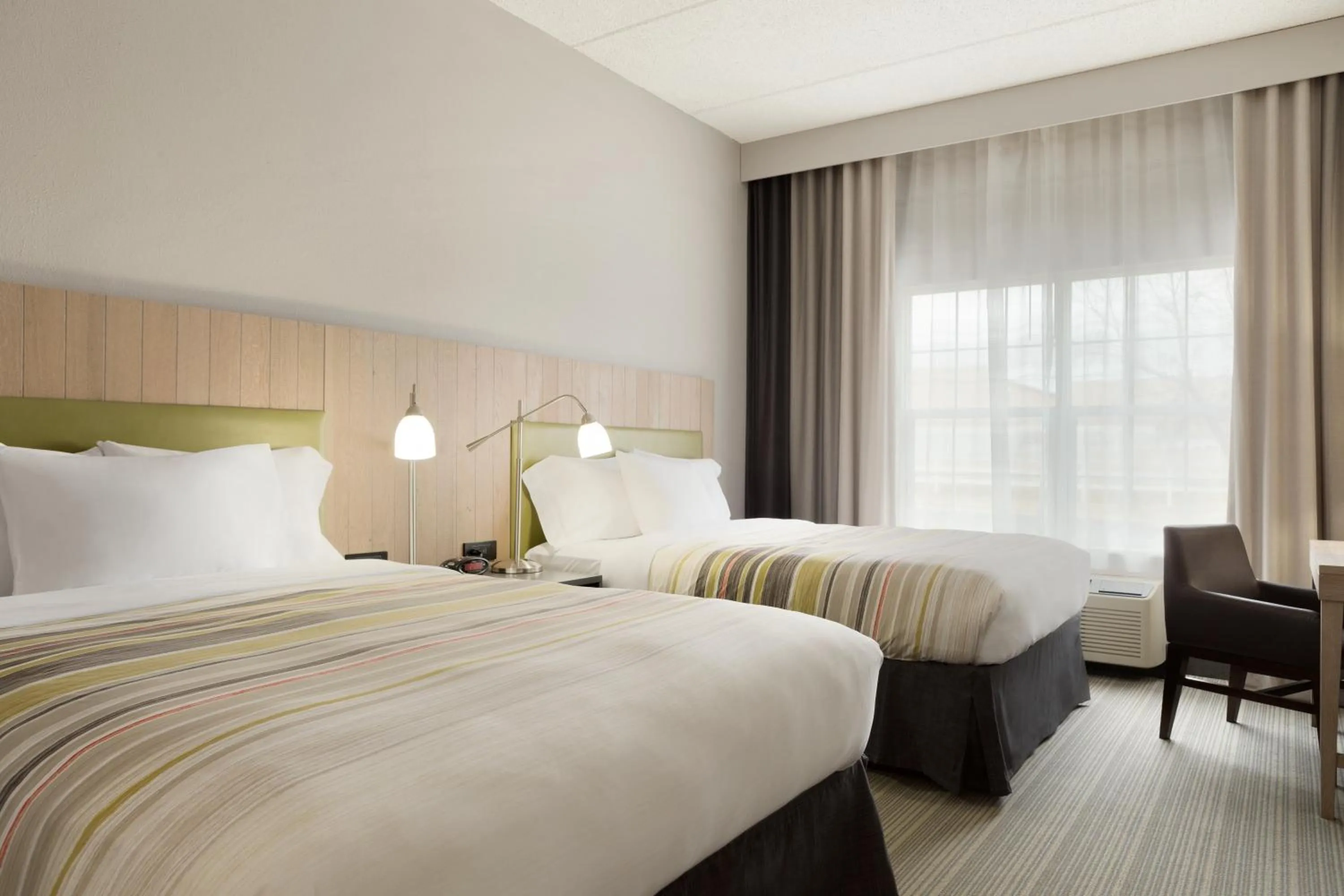 Bathroom, Bed in Country Inn & Suites by Radisson, Jackson, TN