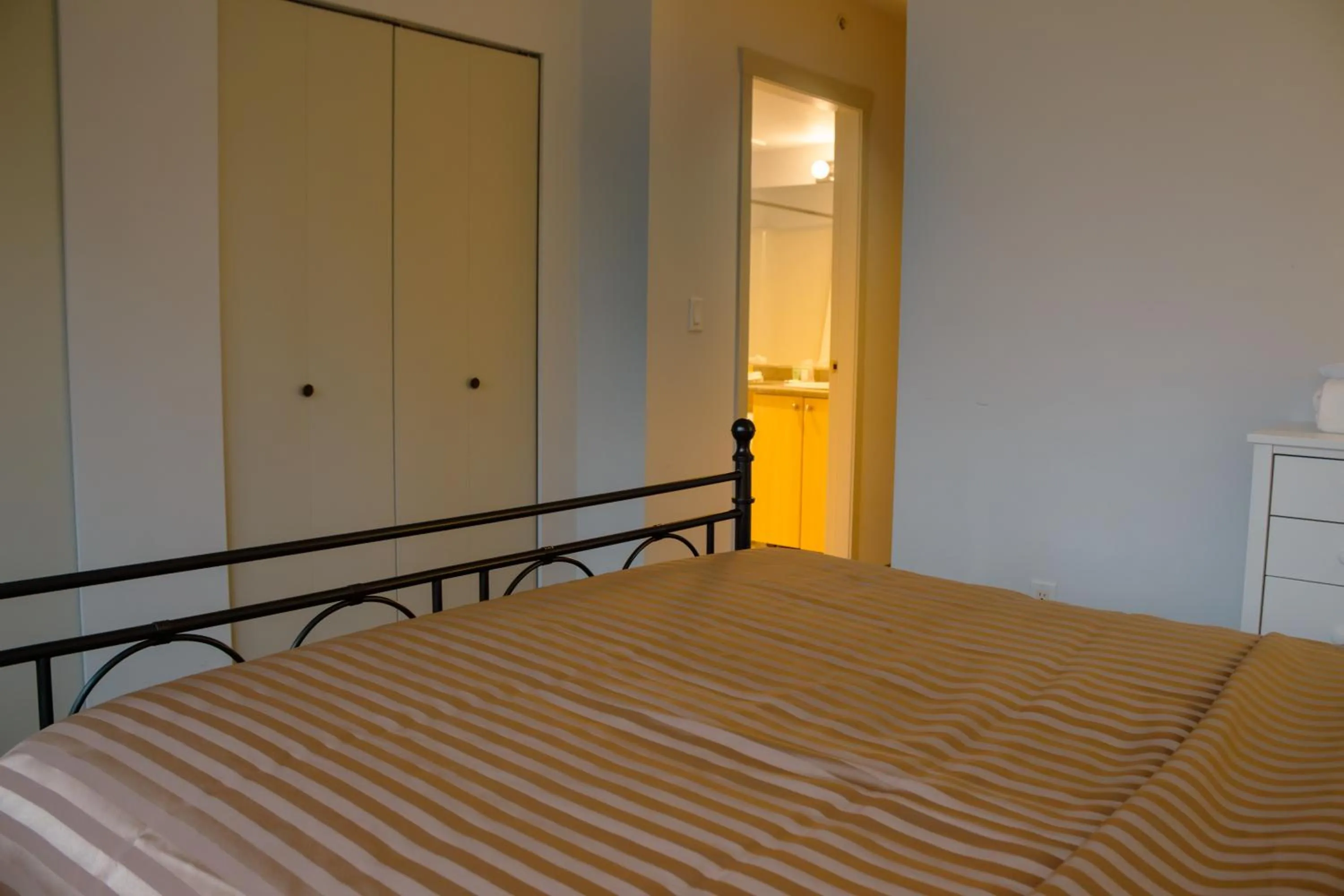 Photo of the whole room, Bed in Carey Centre on UBC campus