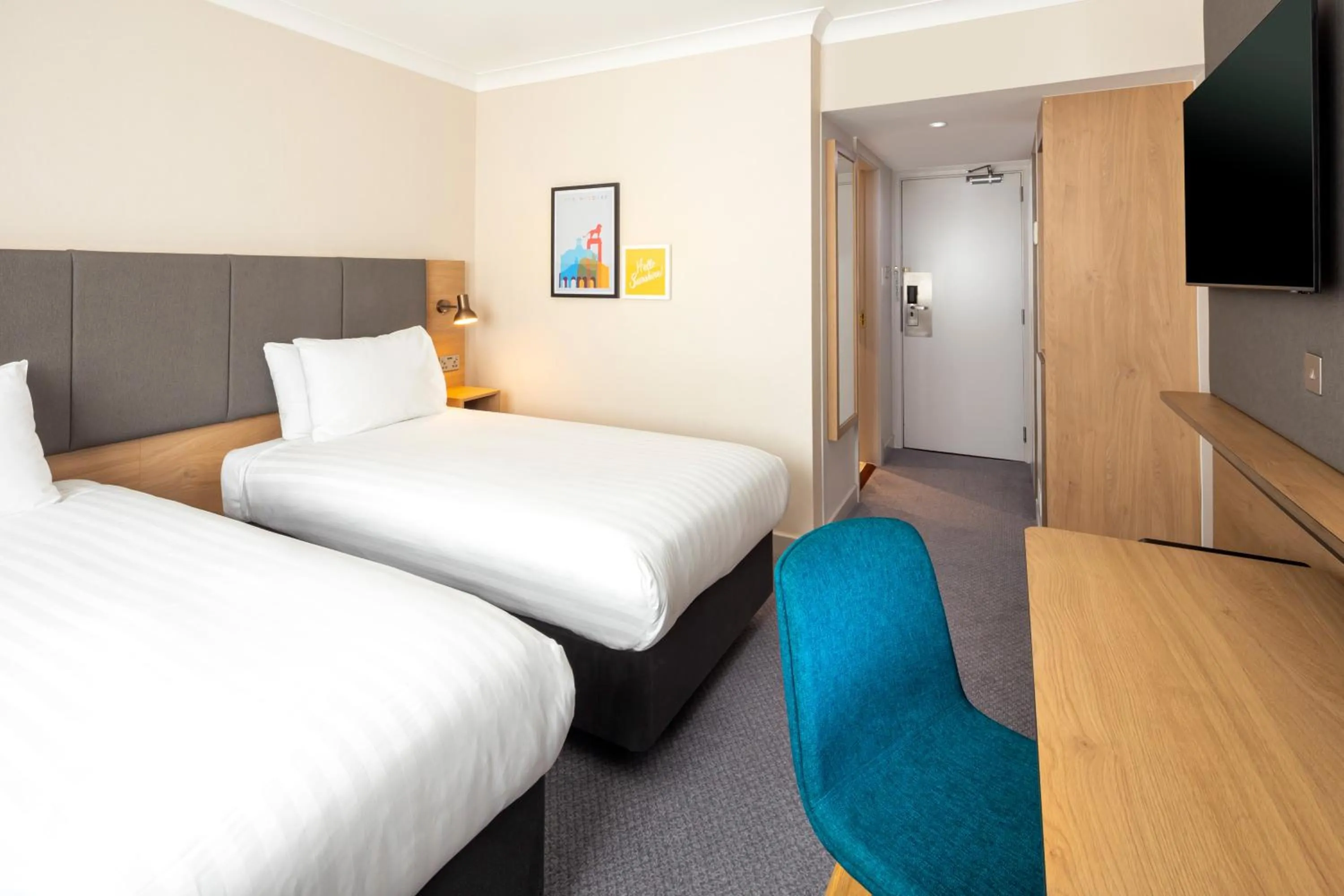Bedroom, Bed in Holiday Inn High Wycombe M40, Jct.4 by IHG