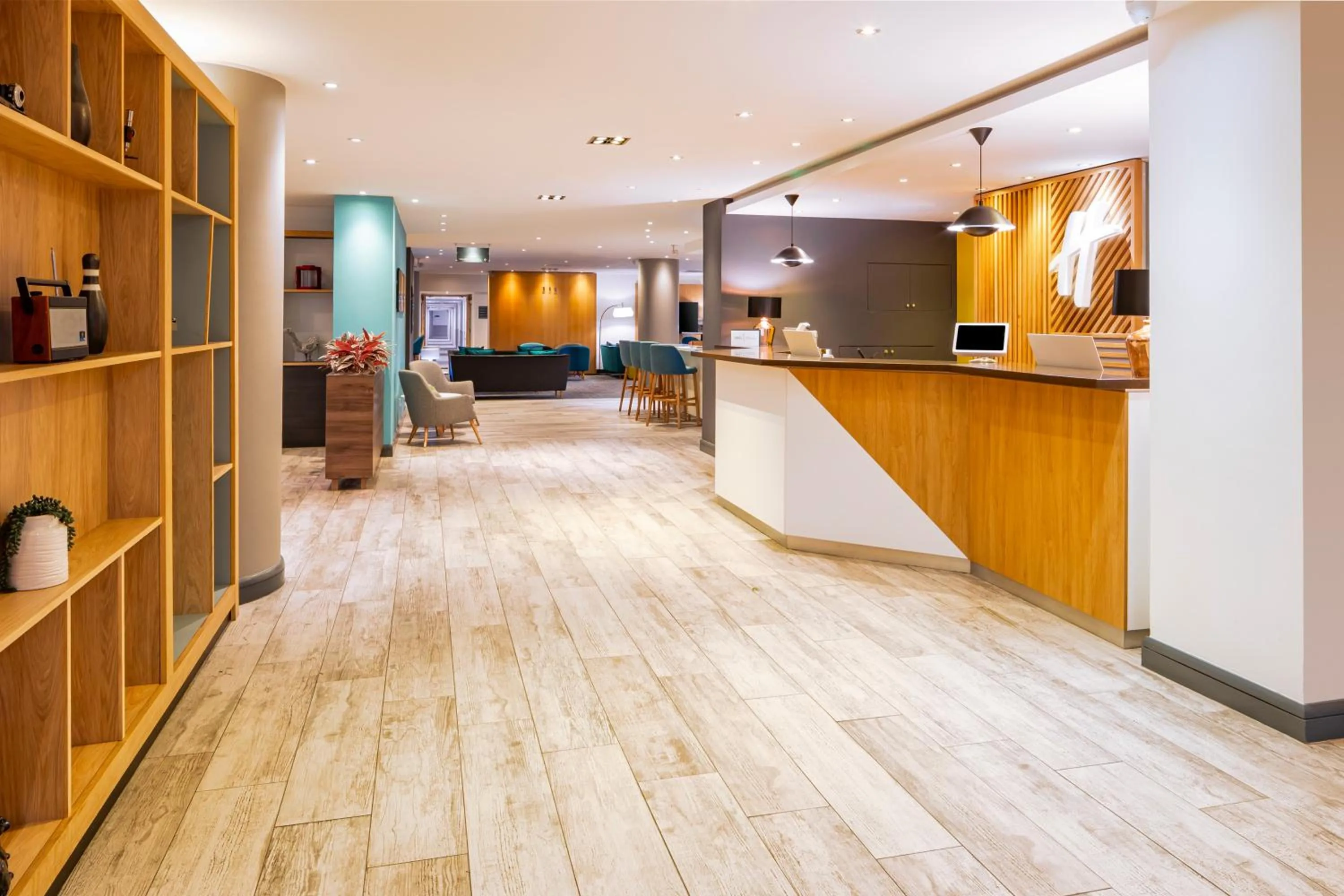 Lobby or reception in Holiday Inn High Wycombe M40, Jct.4 by IHG