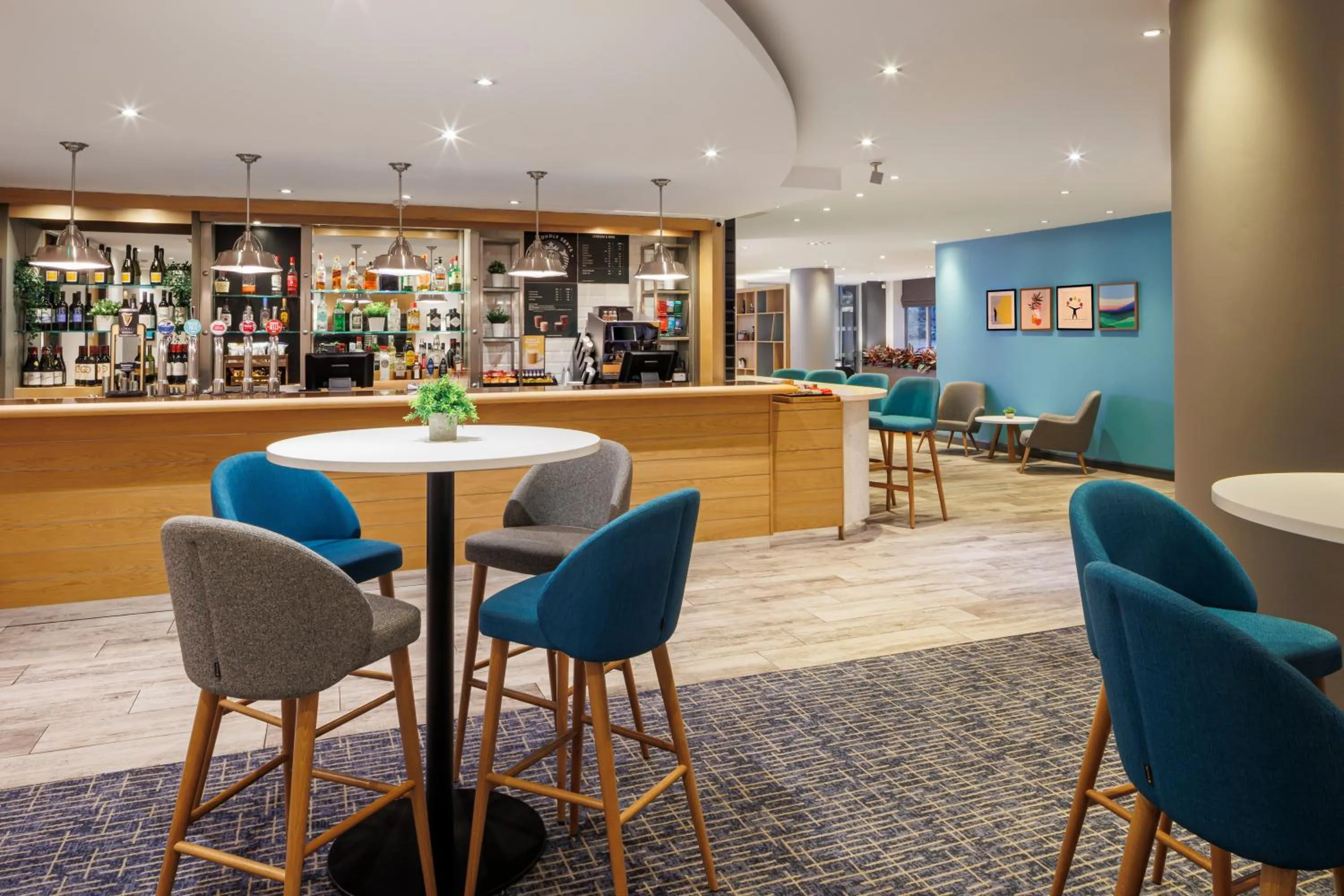 Dining area in Holiday Inn High Wycombe M40, Jct.4 by IHG