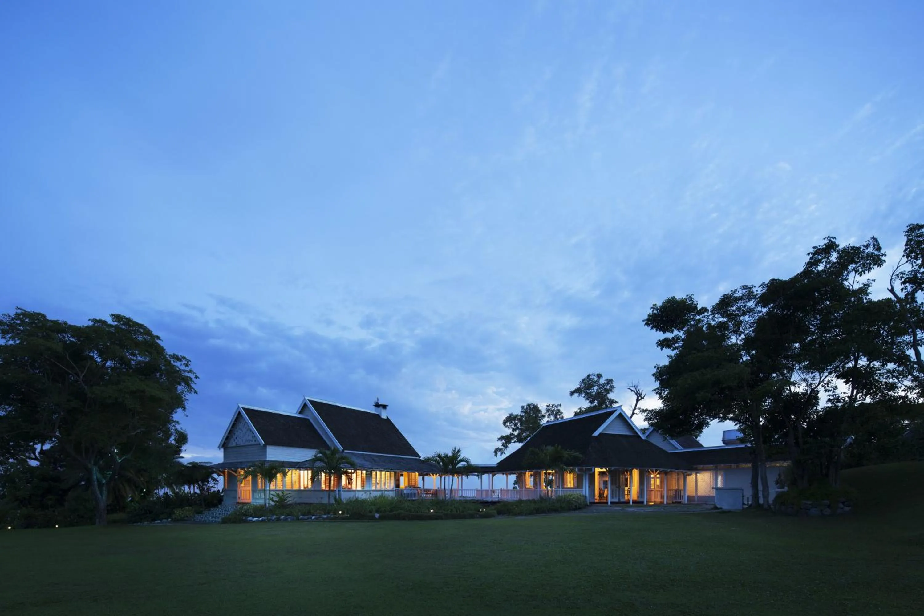 Facade/entrance in Strawberry Hill