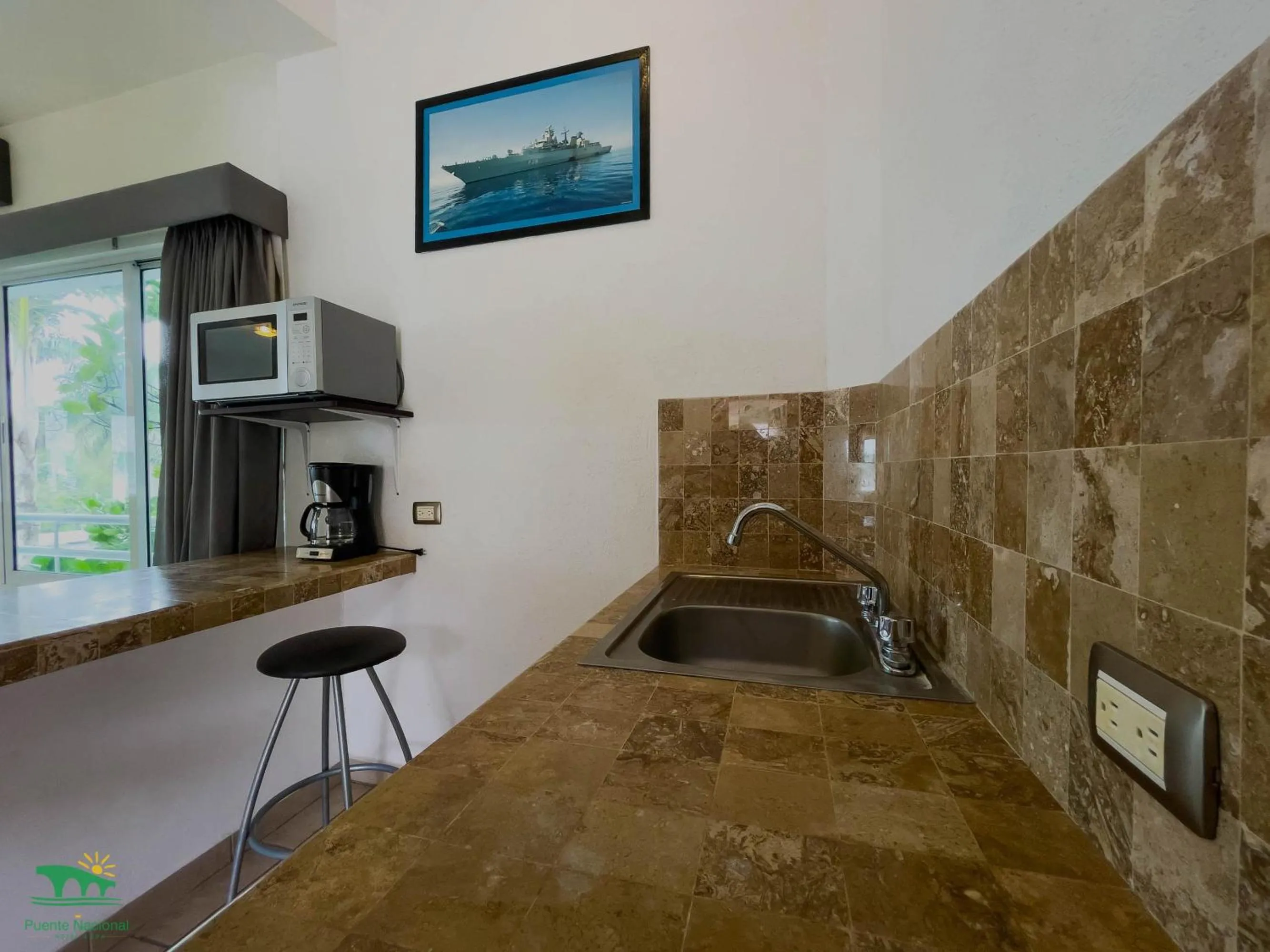 Coffee/tea facilities in Hotel Puente Nacional & Spa