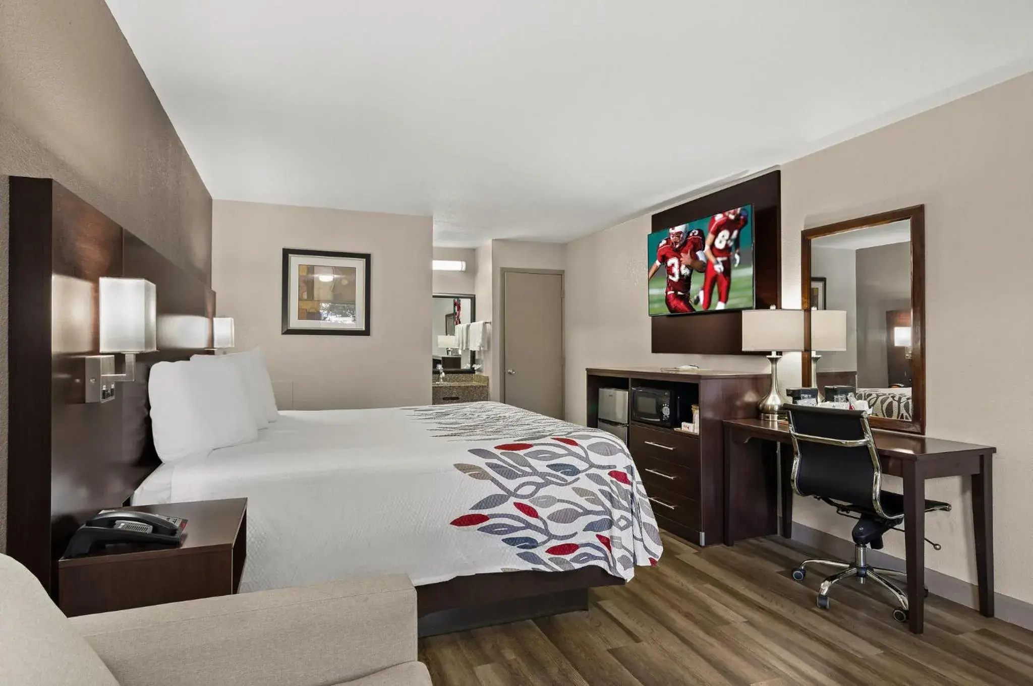 Photo of the whole room, Bed in Red Roof Inn Baldwin Photo of the whole room, Bed in Red Roof Inn Baldwin