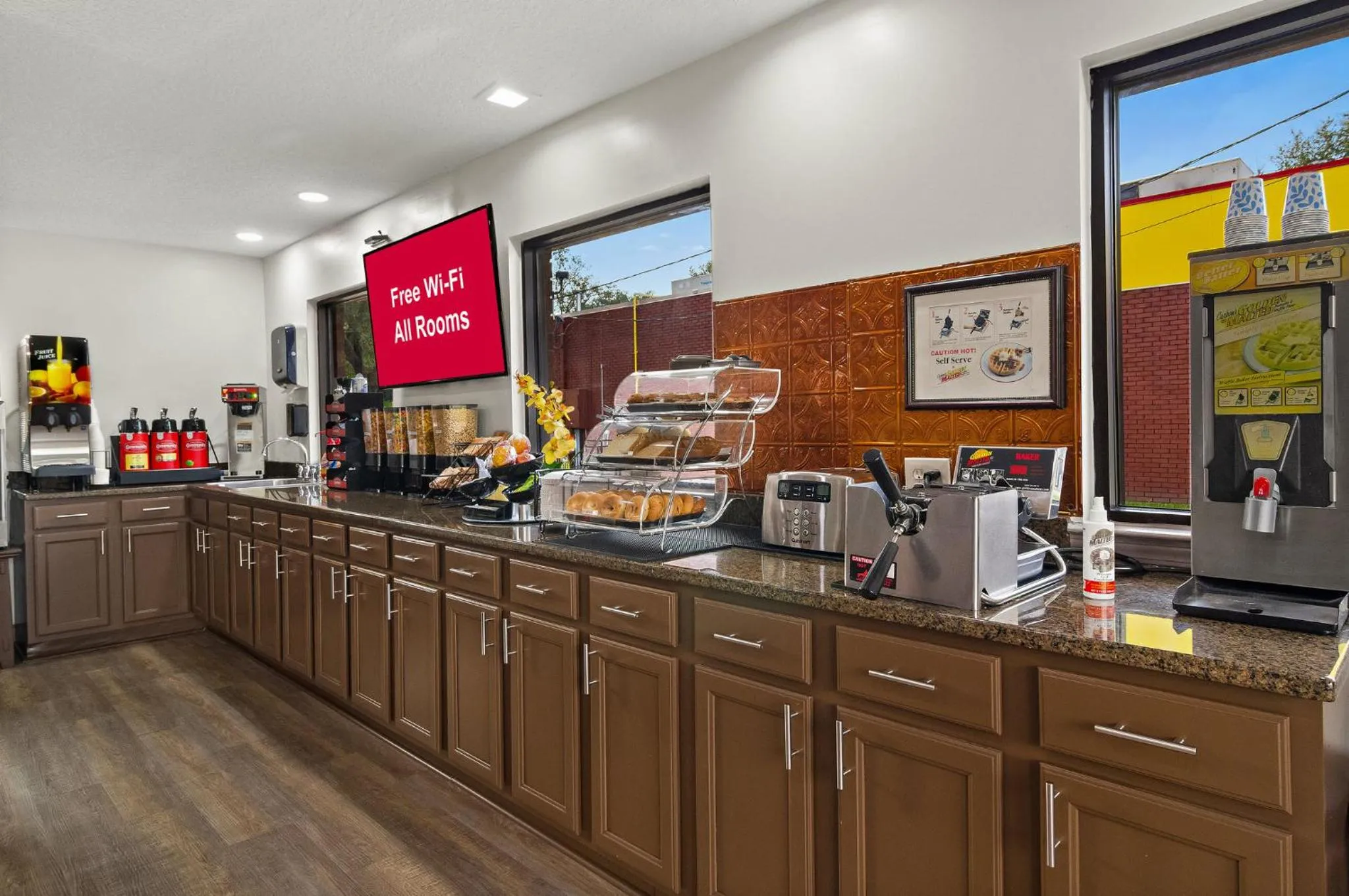 Breakfast in Red Roof Inn Baldwin