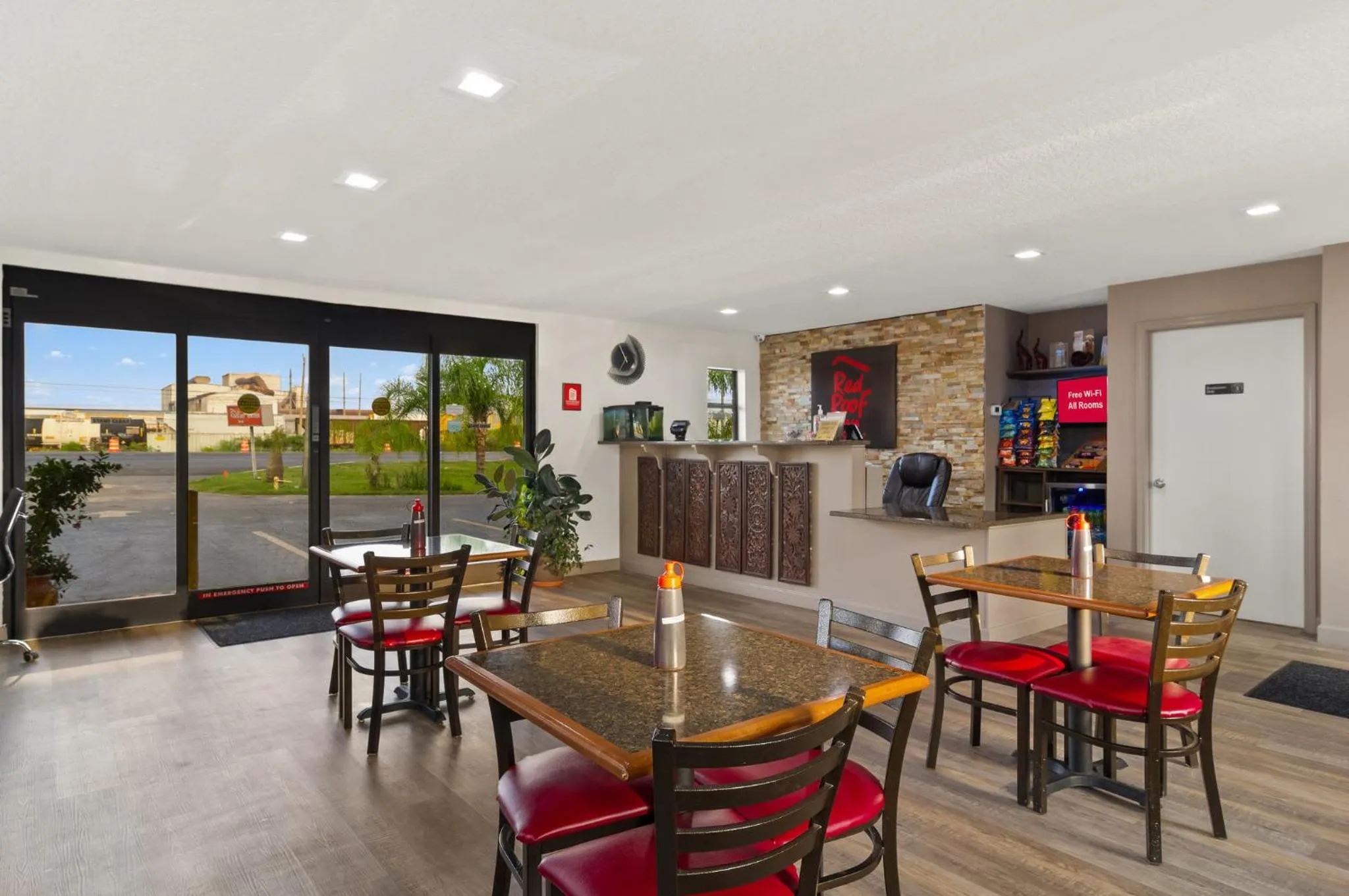 Lobby or reception in Red Roof Inn Baldwin