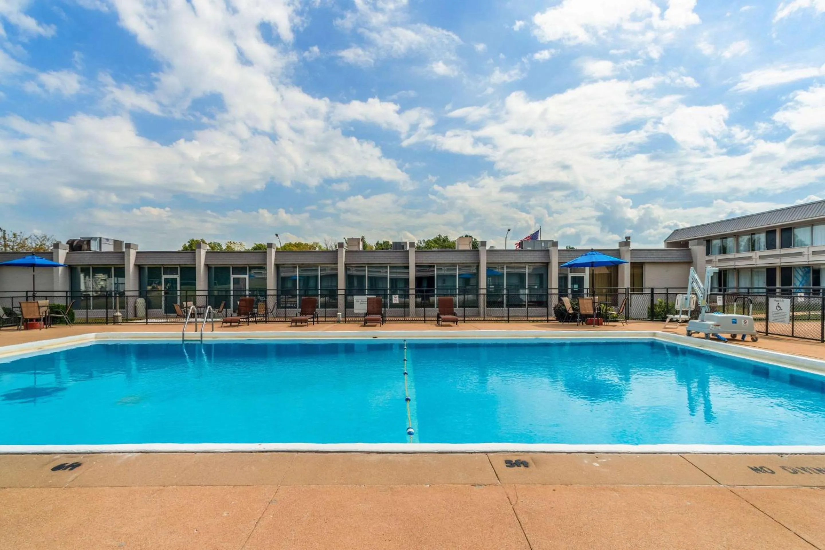 Swimming pool in Quality Inn & Suites Vandalia near I-70 and Hwy 51