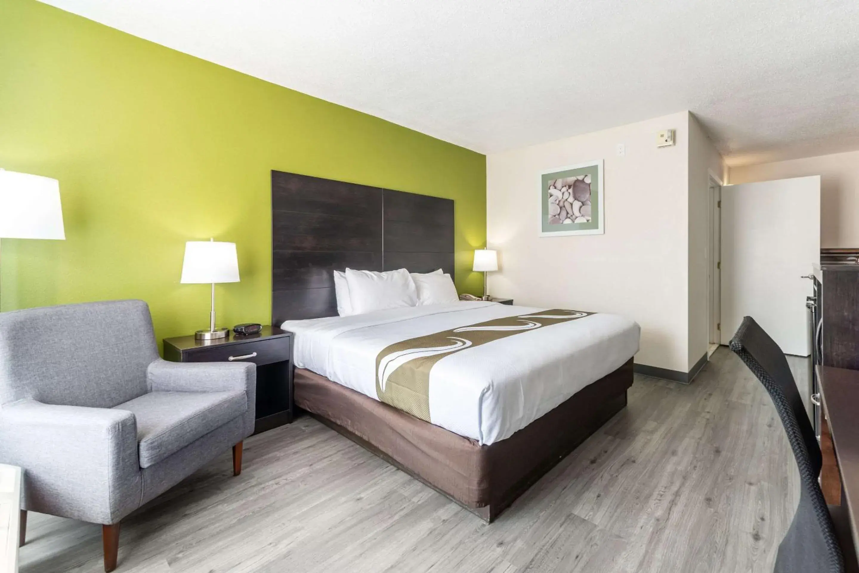 Bedroom, Bed in Quality Inn & Suites Vandalia near I-70 and Hwy 51 Bedroom, Bed in Quality Inn & Suites Vandalia near I-70 and Hwy 51