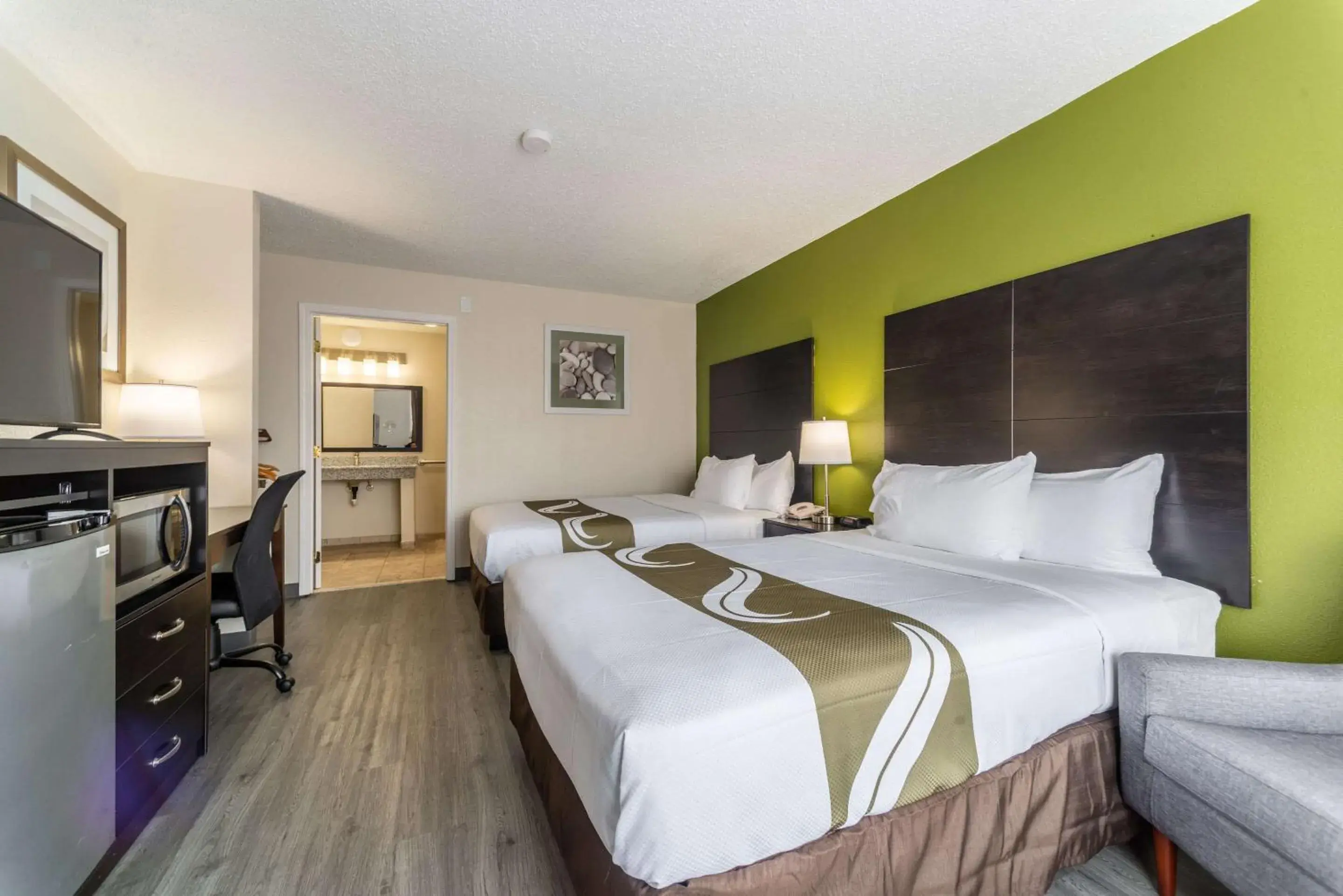 Bedroom, Bed in Quality Inn & Suites Vandalia near I-70 and Hwy 51 Bedroom, Bed in Quality Inn & Suites Vandalia near I-70 and Hwy 51