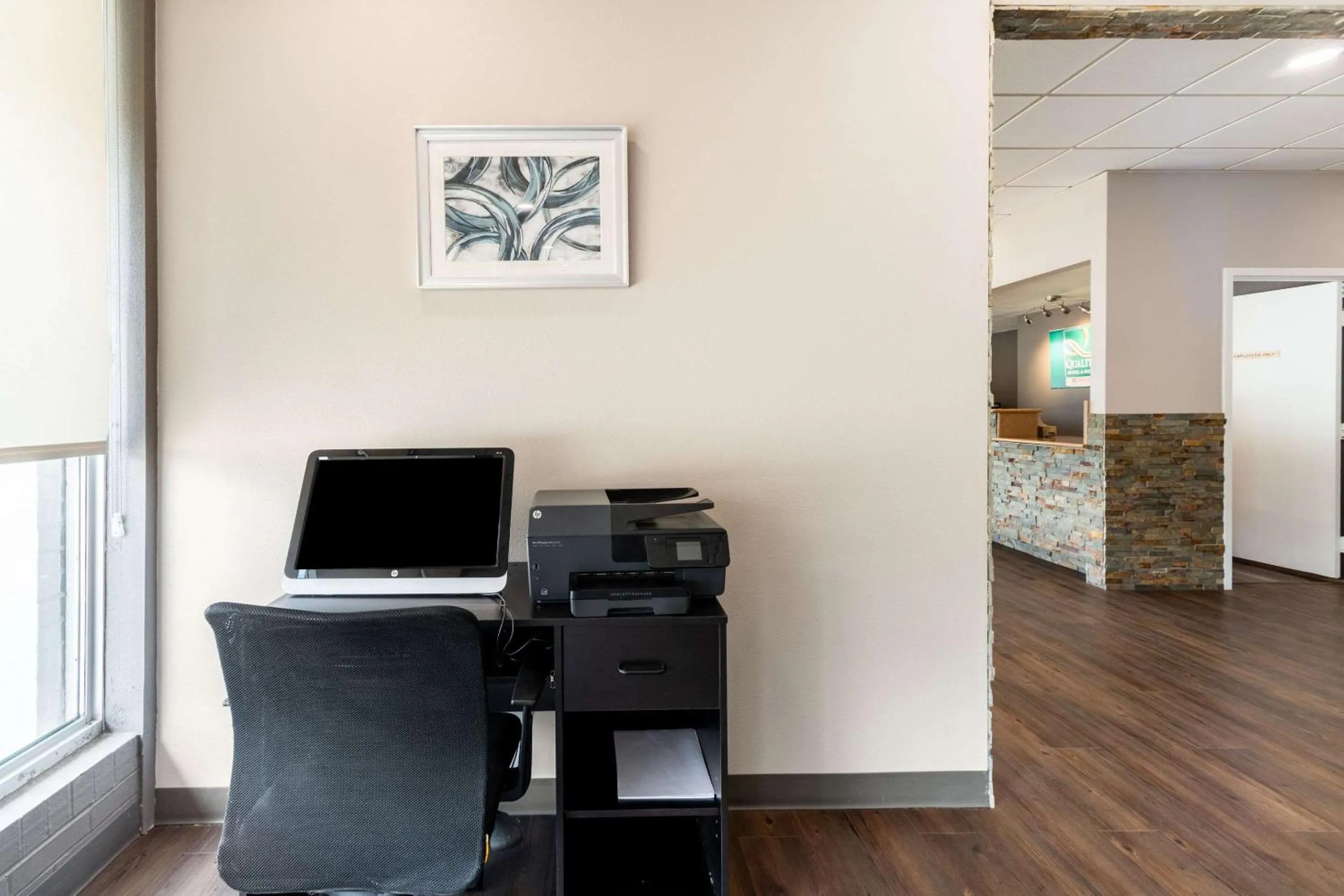 Business facilities in Quality Inn & Suites Vandalia near I-70 and Hwy 51