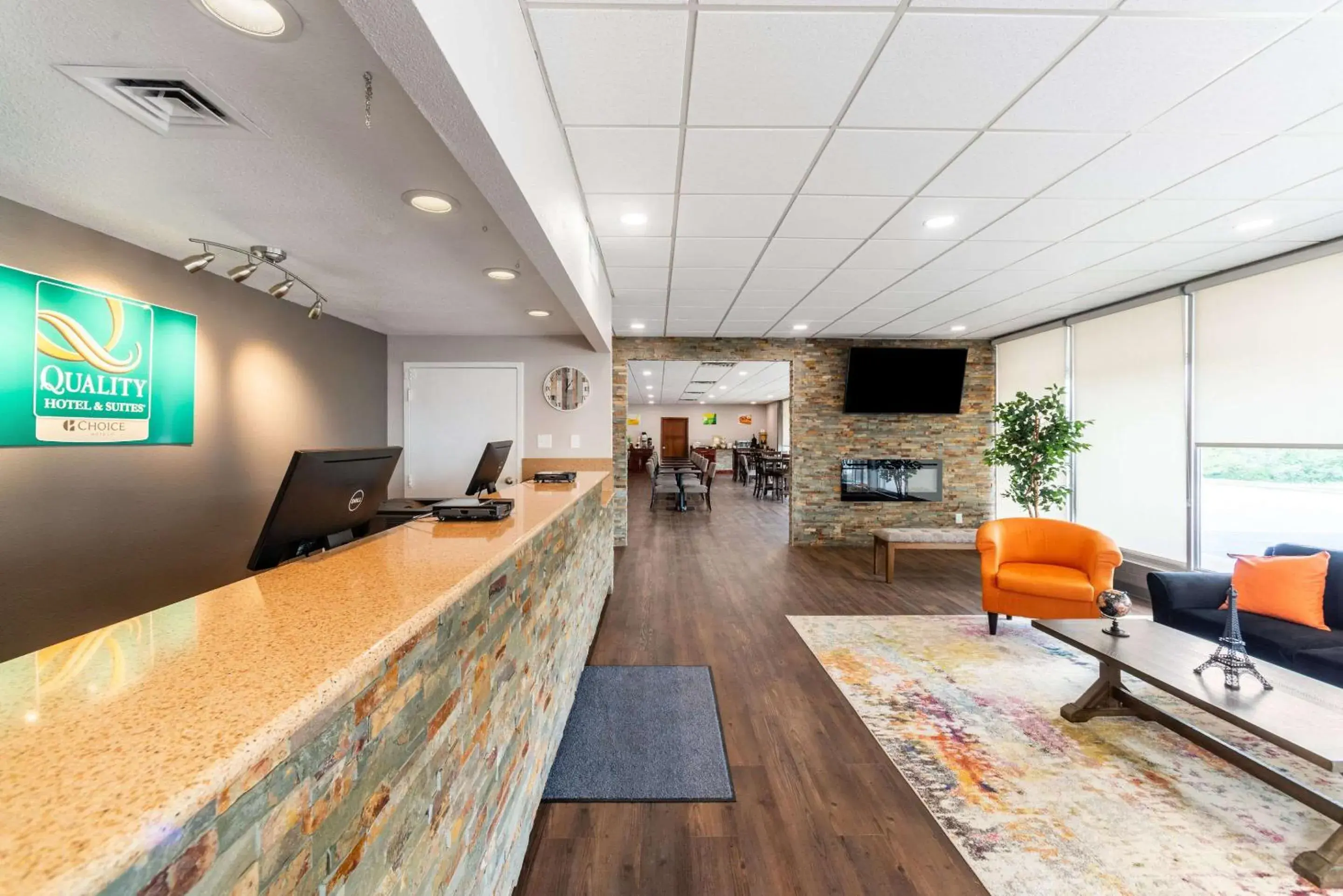 Lobby or reception in Quality Inn & Suites Vandalia near I-70 and Hwy 51 Lobby or reception in Quality Inn & Suites Vandalia near I-70 and Hwy 51