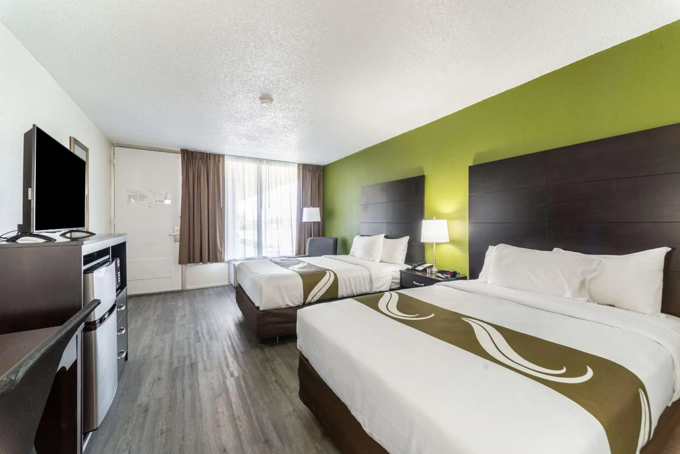 Bedroom, Bed in Quality Inn & Suites Vandalia near I-70 and Hwy 51 Bedroom, Bed in Quality Inn & Suites Vandalia near I-70 and Hwy 51