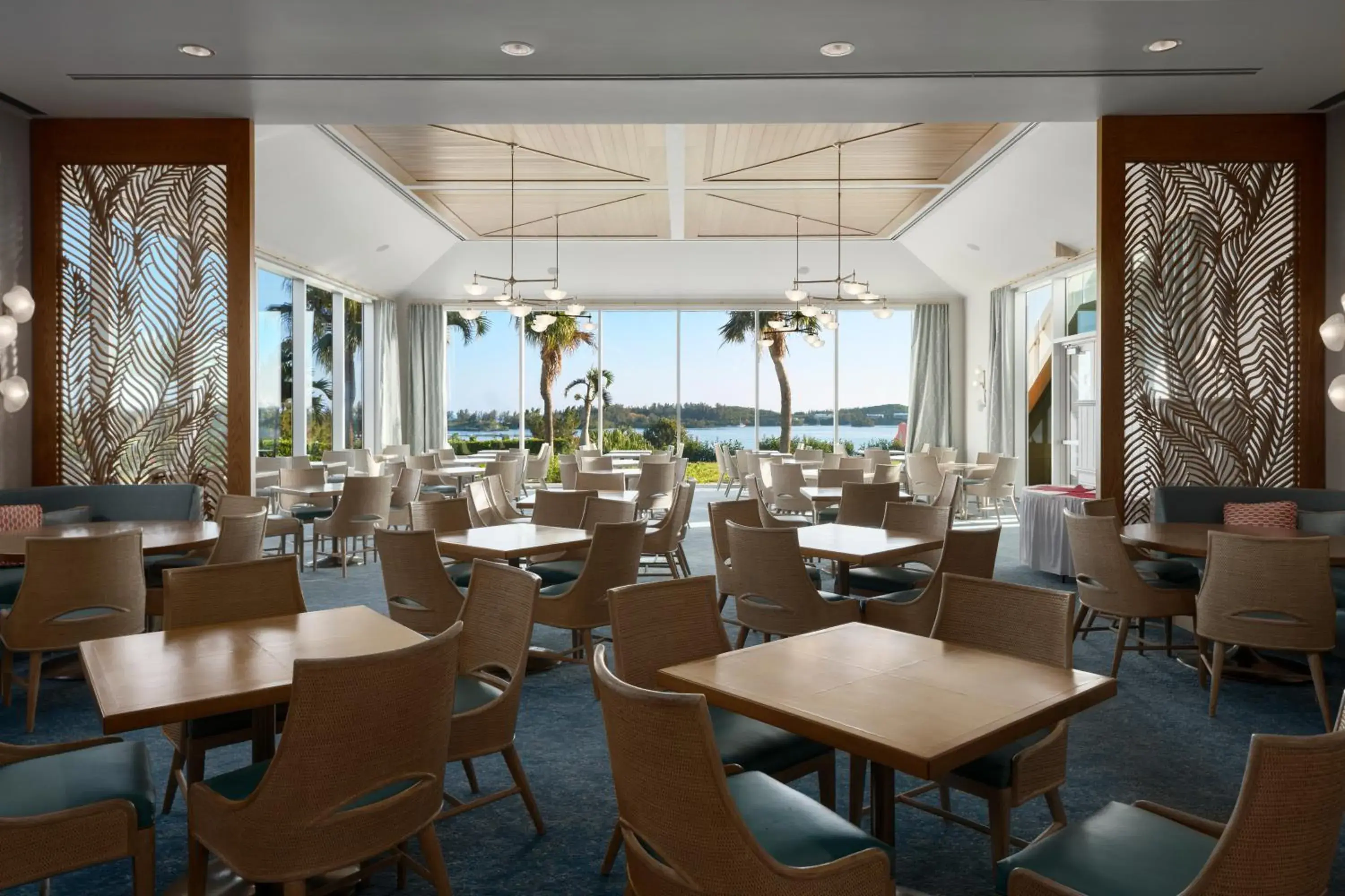Restaurant/places to eat in Grotto Bay Beach Resort Restaurant/places to eat in Grotto Bay Beach Resort