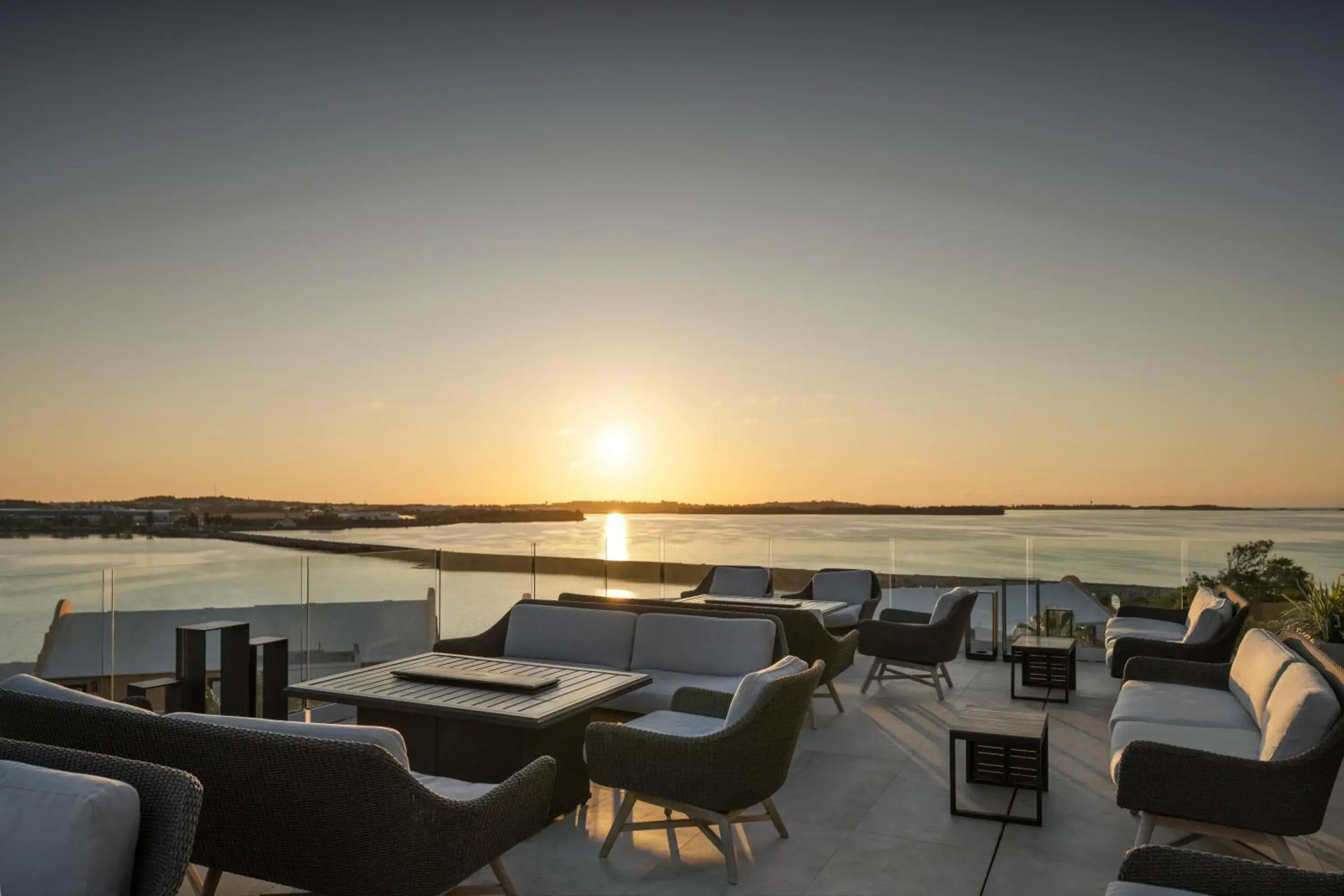 Restaurant/places to eat in Grotto Bay Beach Resort Restaurant/places to eat in Grotto Bay Beach Resort