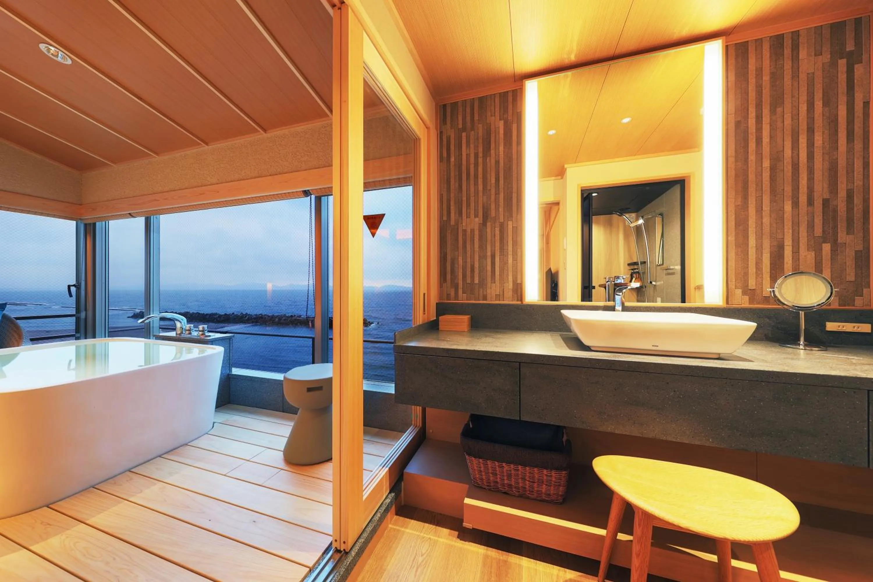 Photo of the whole room in Kaike Shogetsu