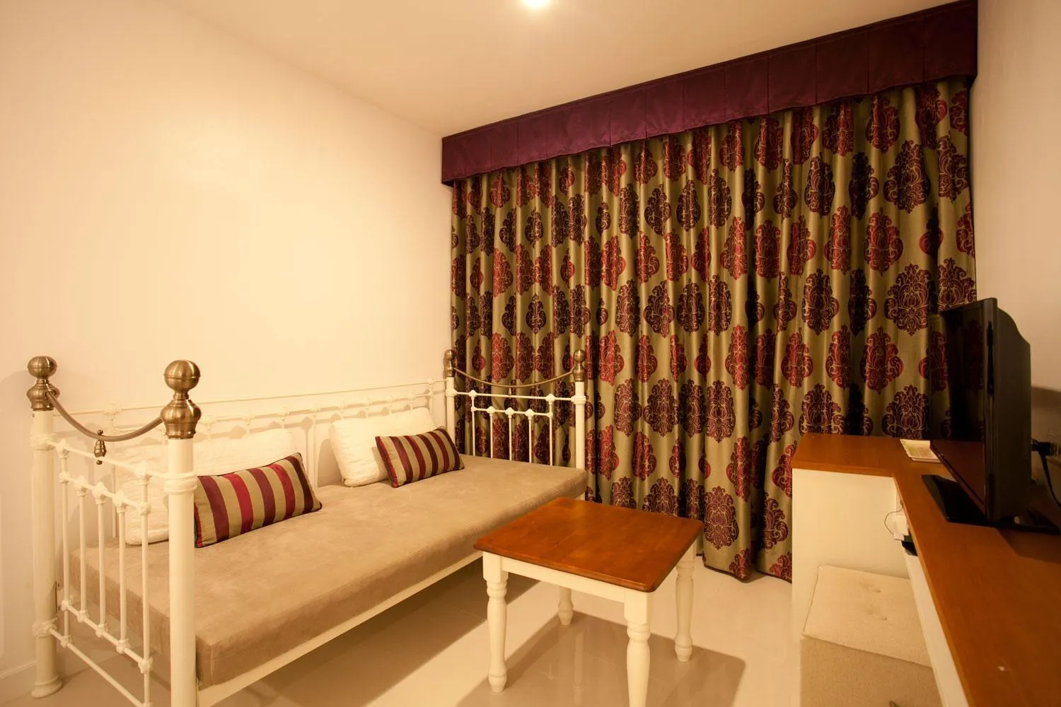 TV and multimedia, Bed in Suan Sai Yok Resort