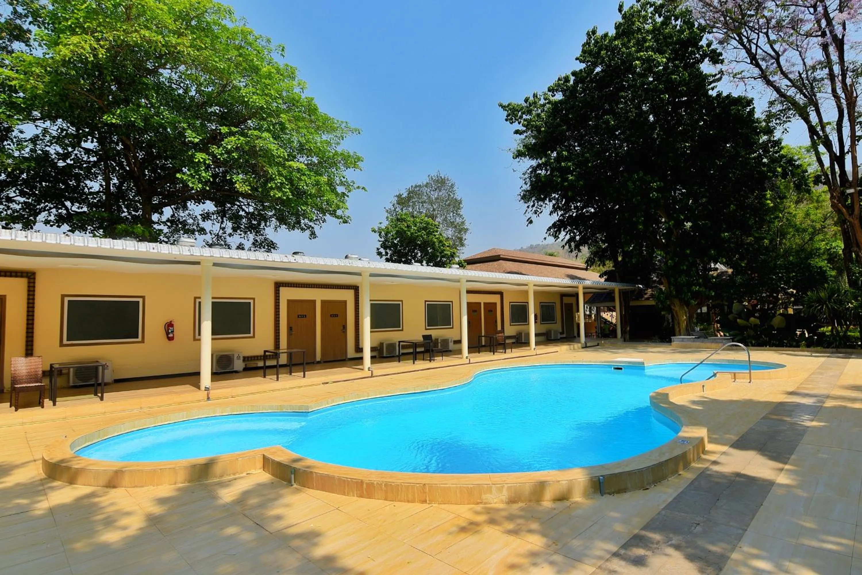 Swimming pool in Suan Sai Yok Resort